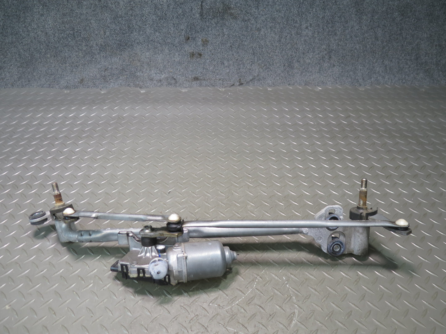 2014-2018 BMW F15 X5 Windshield Wiper Transmission Linkage w Motor 7292653