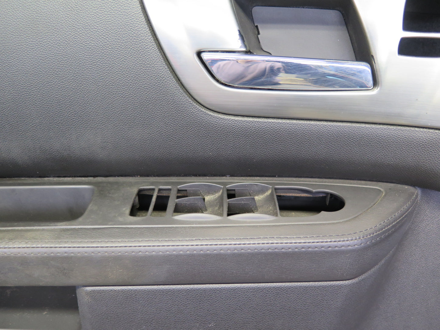 2008-2009 Hummer H2 Front Left Door Interior Trim Cover Panel Ebony