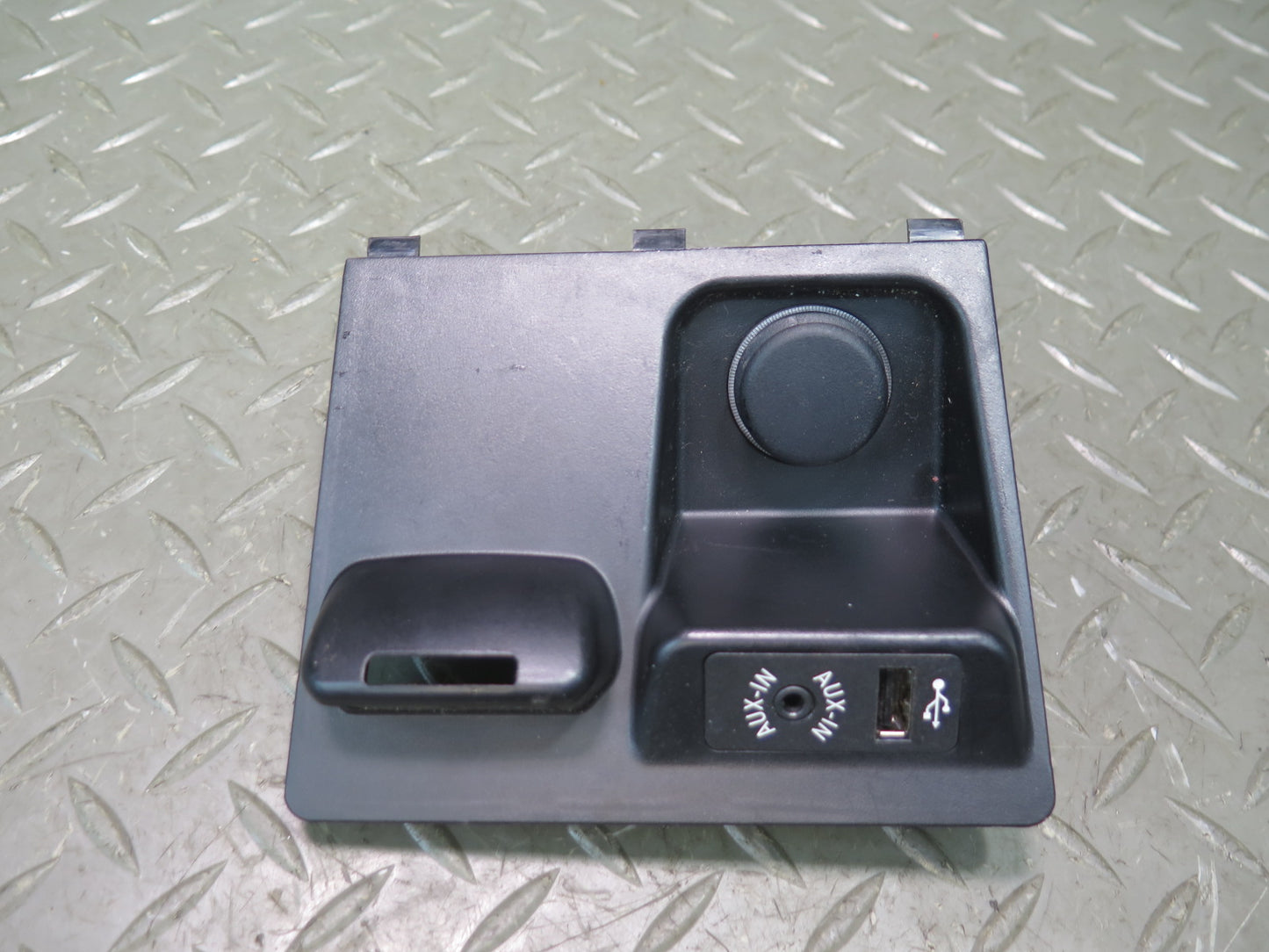 2014-2018 BMW F15 X5 Center Console USB Port AUX Audio Input  Power Outlet