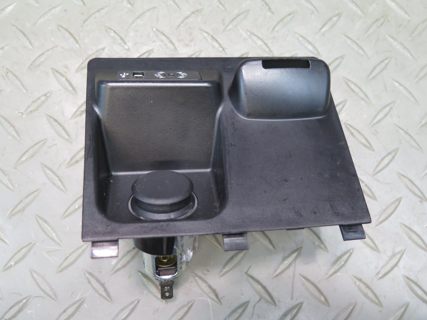 2014-2018 BMW F15 X5 Center Console USB Port AUX Audio Input  Power Outlet