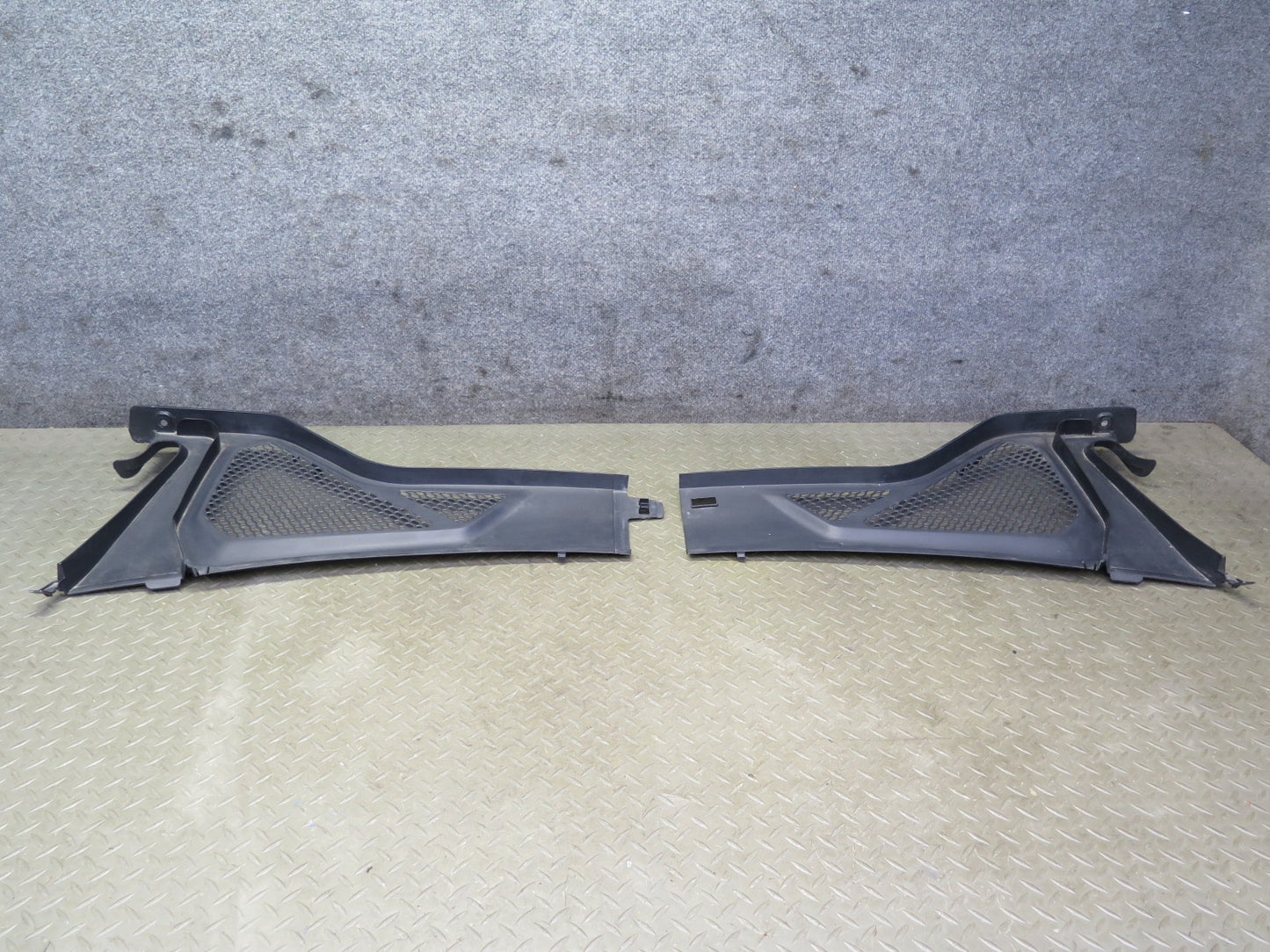 2014-2018 BMW F15 X5 Front Left & Right Windshield Vent Cowl Trim Panel Set of 2