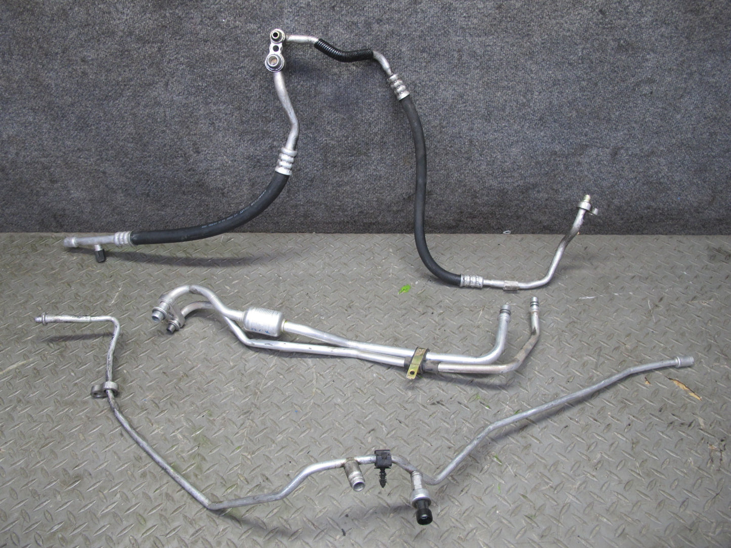 2004-2005 Cadillac XLR  A/C Air Conditioning Hose Line Pipe Set