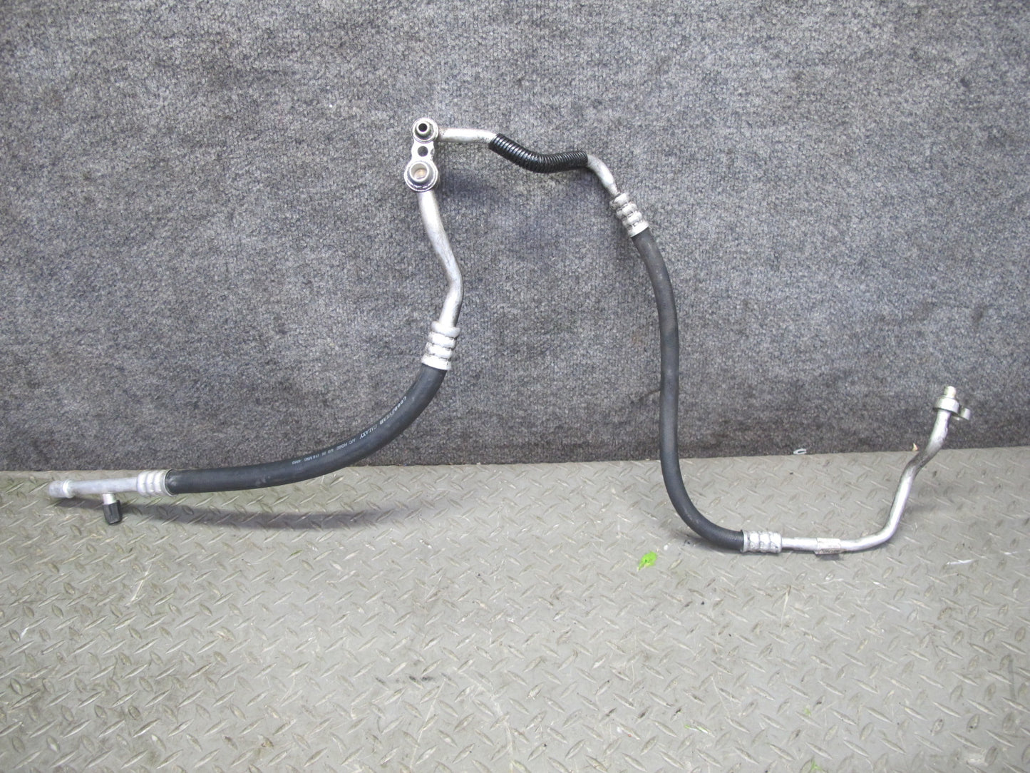 2004-2005 Cadillac XLR  A/C Air Conditioning Hose Line Pipe Set