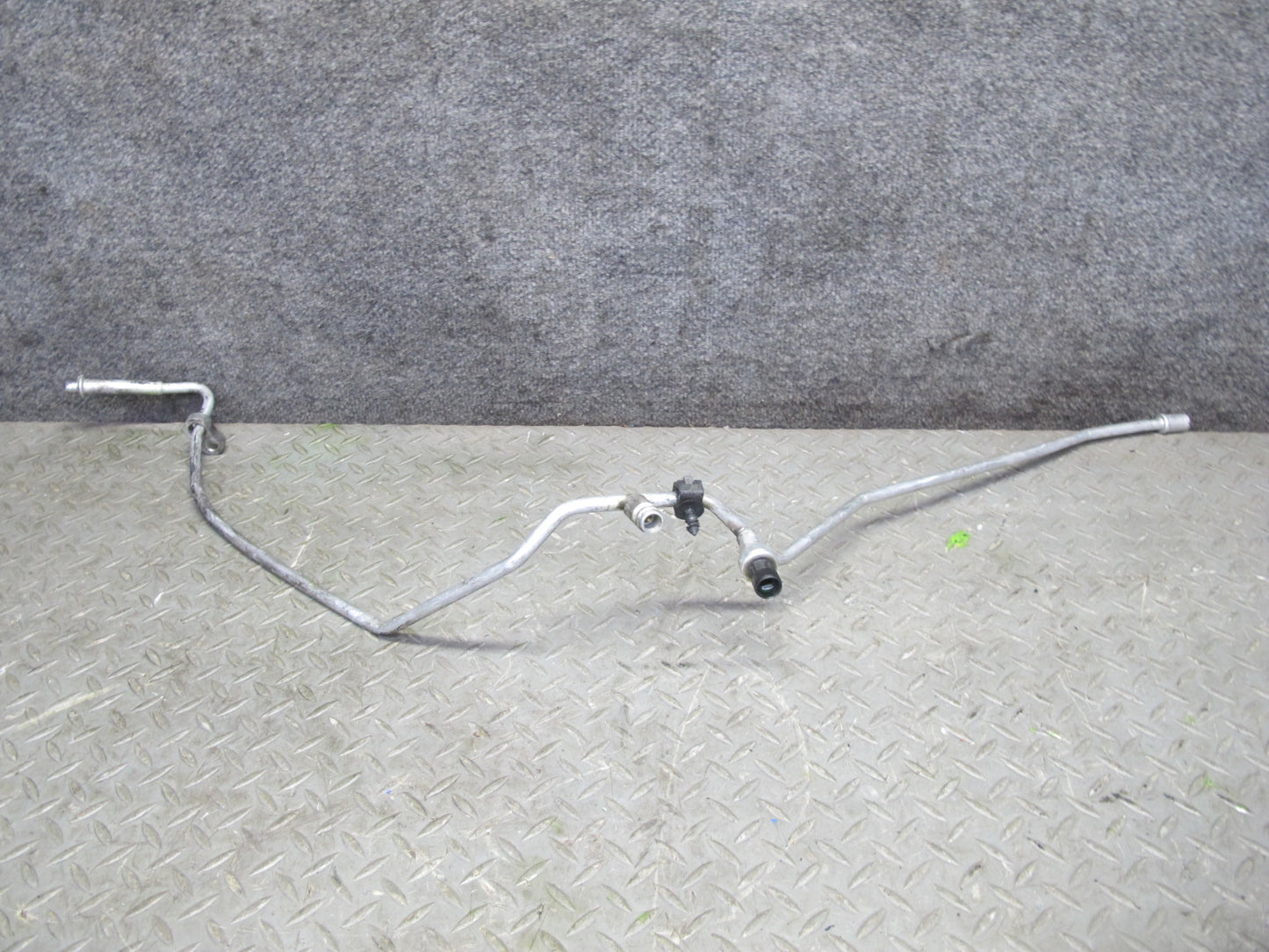 2004-2005 Cadillac XLR  A/C Air Conditioning Hose Line Pipe Set