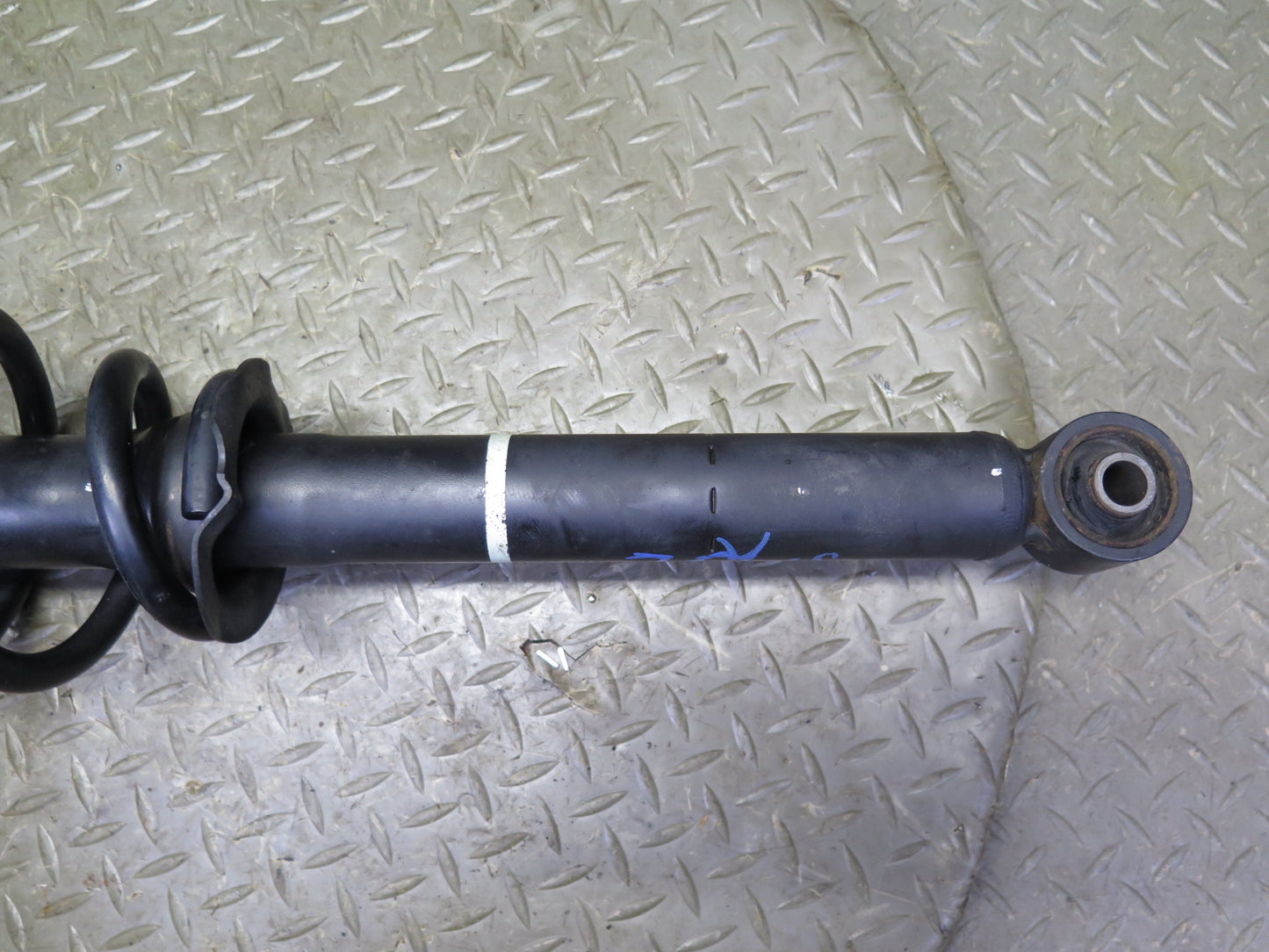98-00 Lexus UCF20L LS400 RWD Set of 2 Rear Strut Shock Absorber OEM