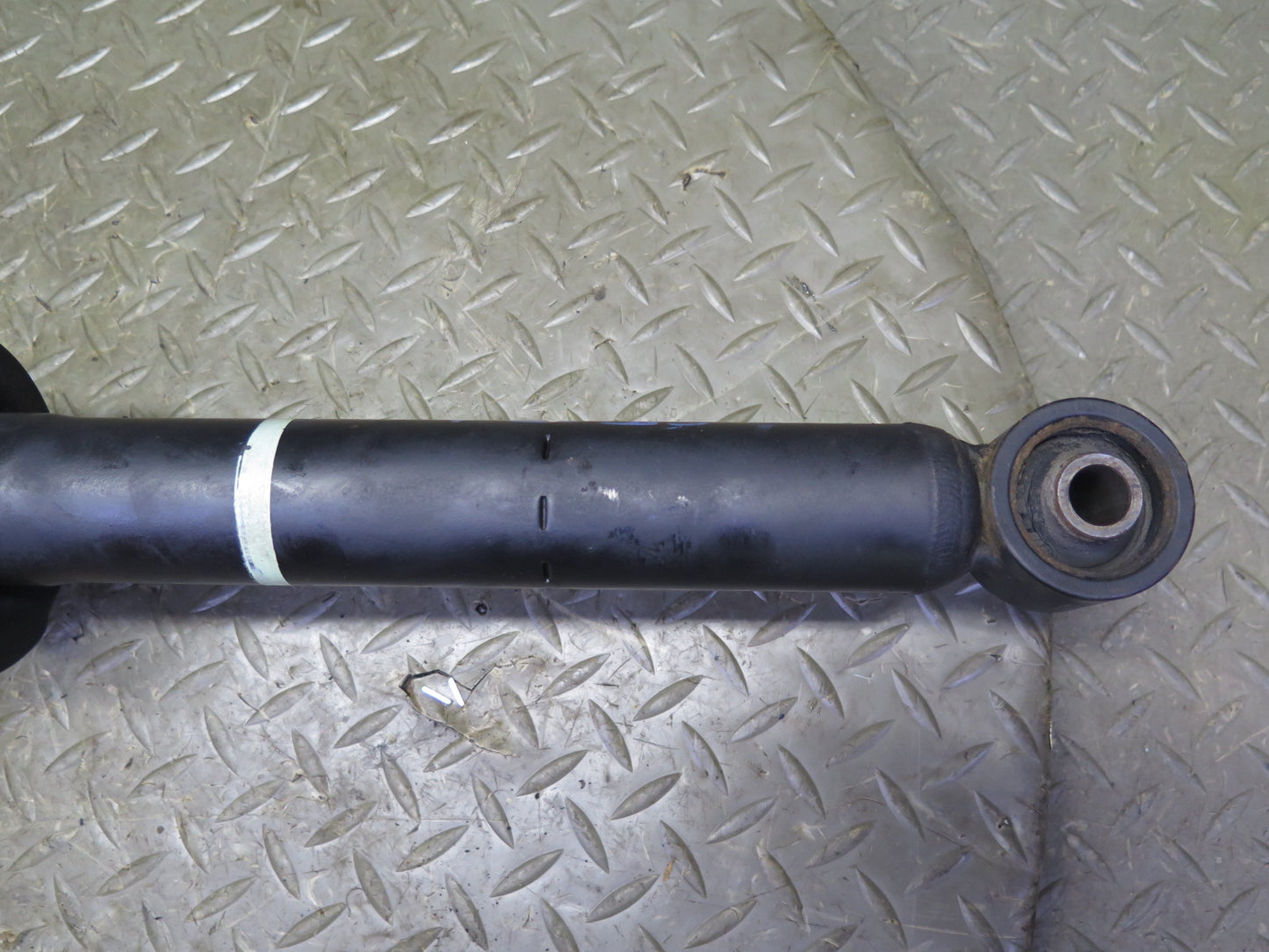 98-00 Lexus UCF20L LS400 RWD Set of 2 Rear Strut Shock Absorber OEM