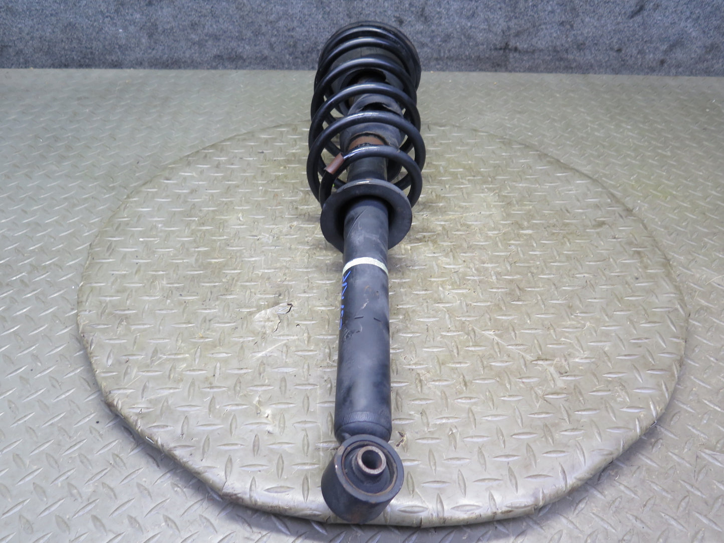 98-00 Lexus UCF20L LS400 RWD Set of 2 Rear Strut Shock Absorber OEM