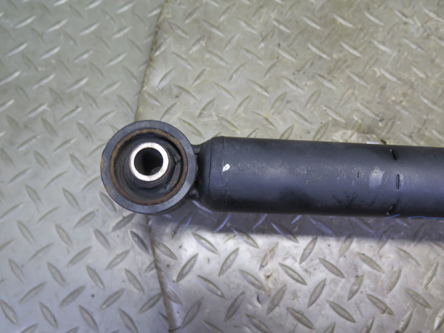 98-00 Lexus UCF20L LS400 RWD Set of 2 Rear Strut Shock Absorber OEM