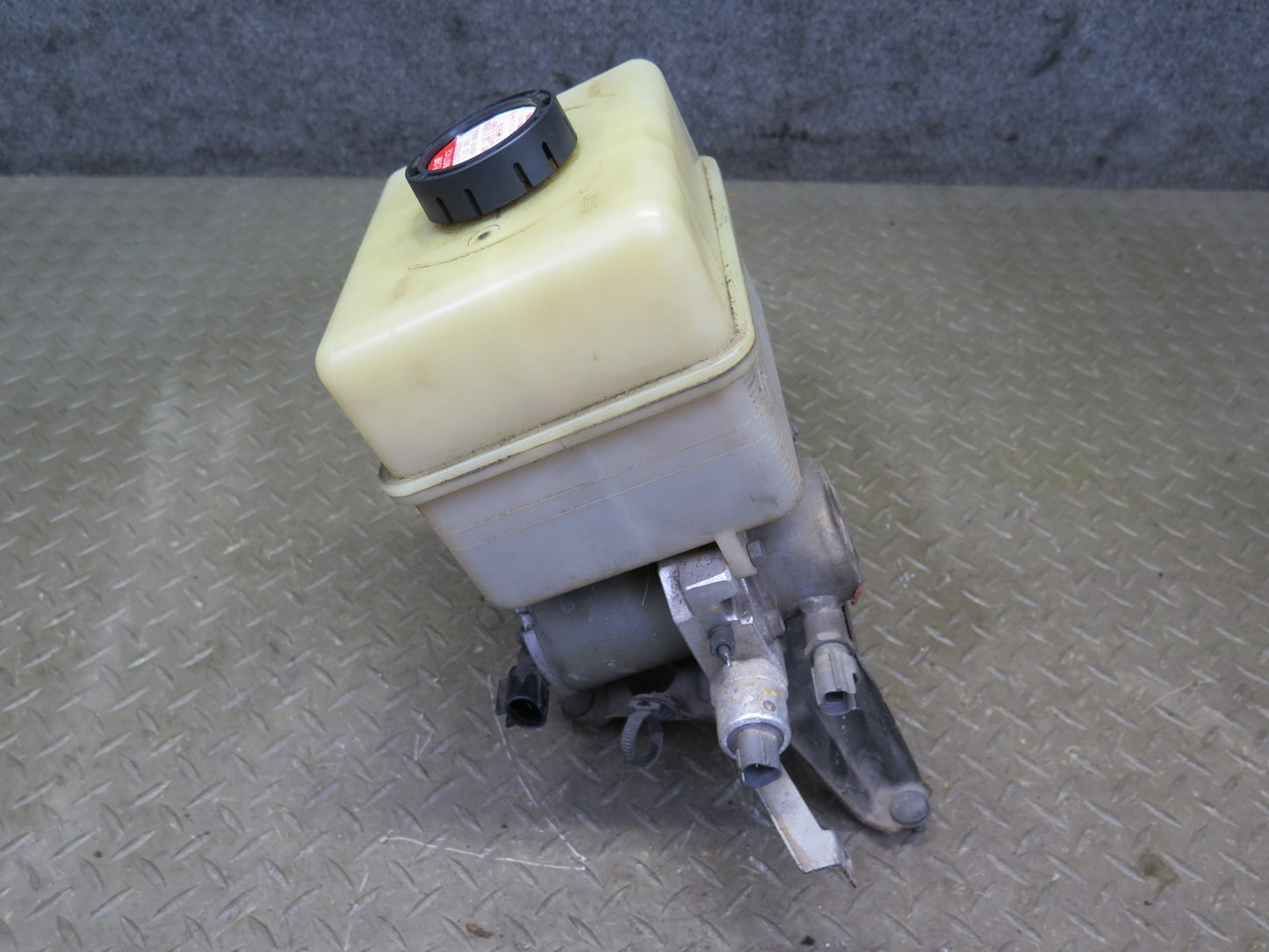 2003-2007 Lexus UZJ100L LX470 Air Ride Suspension Height Pump Motor w Reservoir