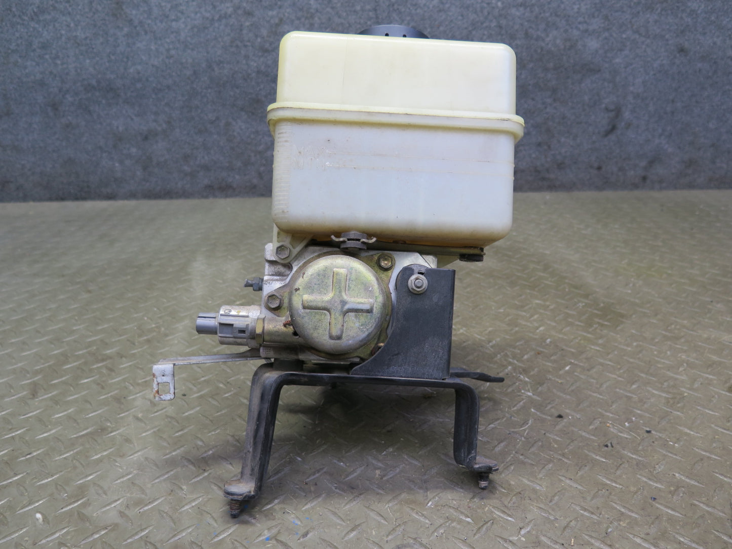 2003-2007 Lexus UZJ100L LX470 Air Ride Suspension Height Pump Motor w Reservoir