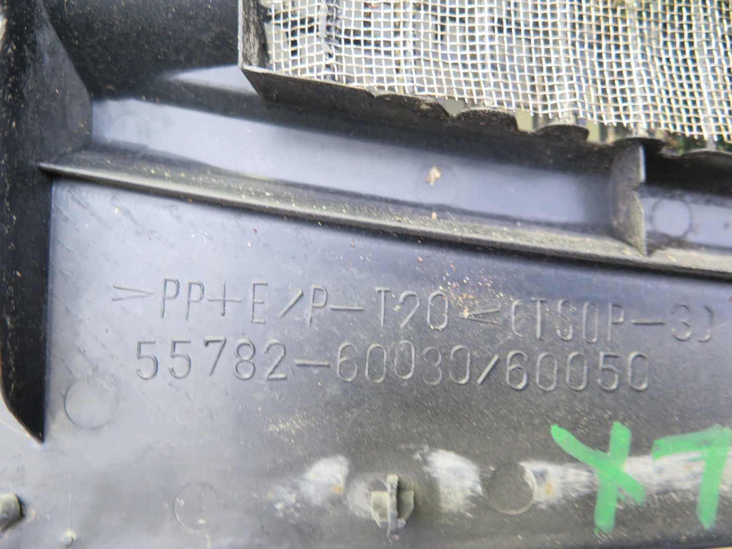 1998-2004 Lexus J100 LX470 Front Left & Right Windshield Vent Cowl Seal Set