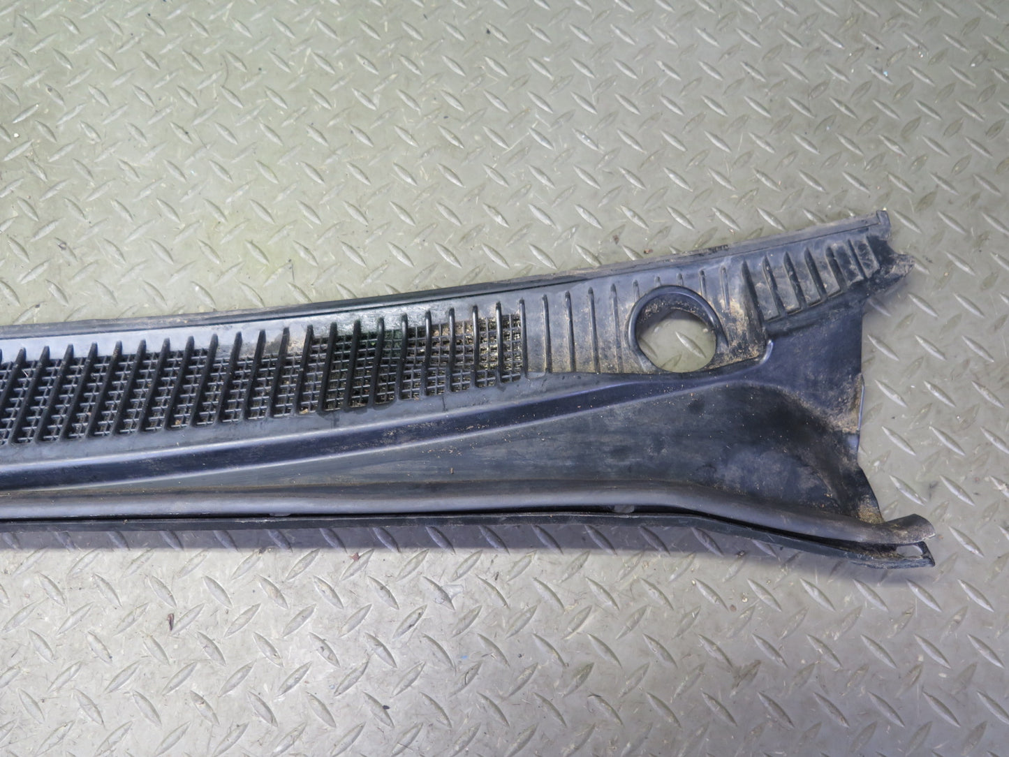 1998-2004 Lexus J100 LX470 Front Left & Right Windshield Vent Cowl Seal Set