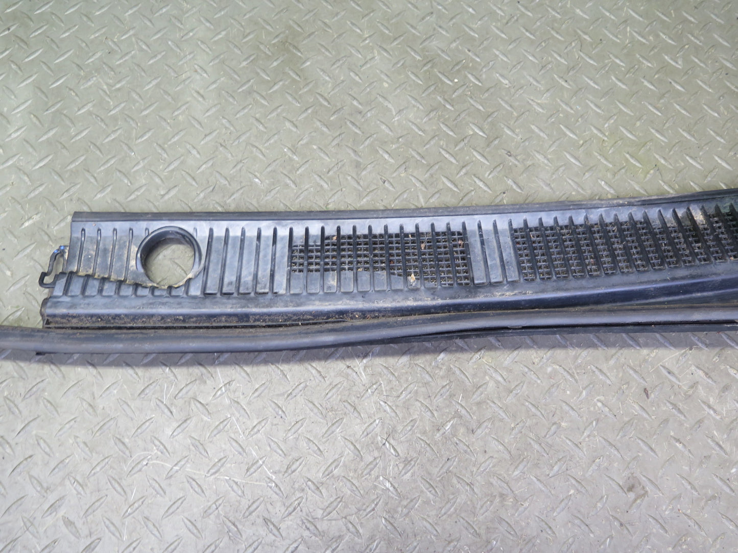 1998-2004 Lexus J100 LX470 Front Left & Right Windshield Vent Cowl Seal Set