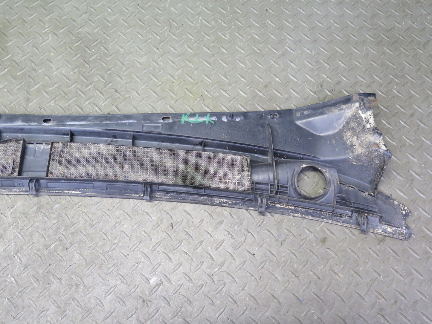 1998-2004 Lexus J100 LX470 Front Left & Right Windshield Vent Cowl Seal Set