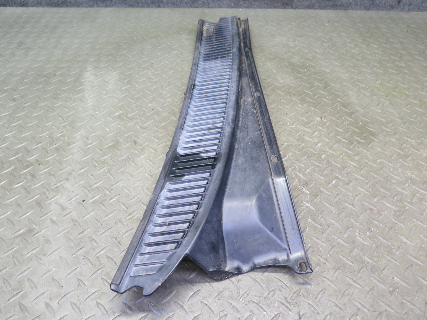 1998-2004 Lexus J100 LX470 Front Left & Right Windshield Vent Cowl Seal Set