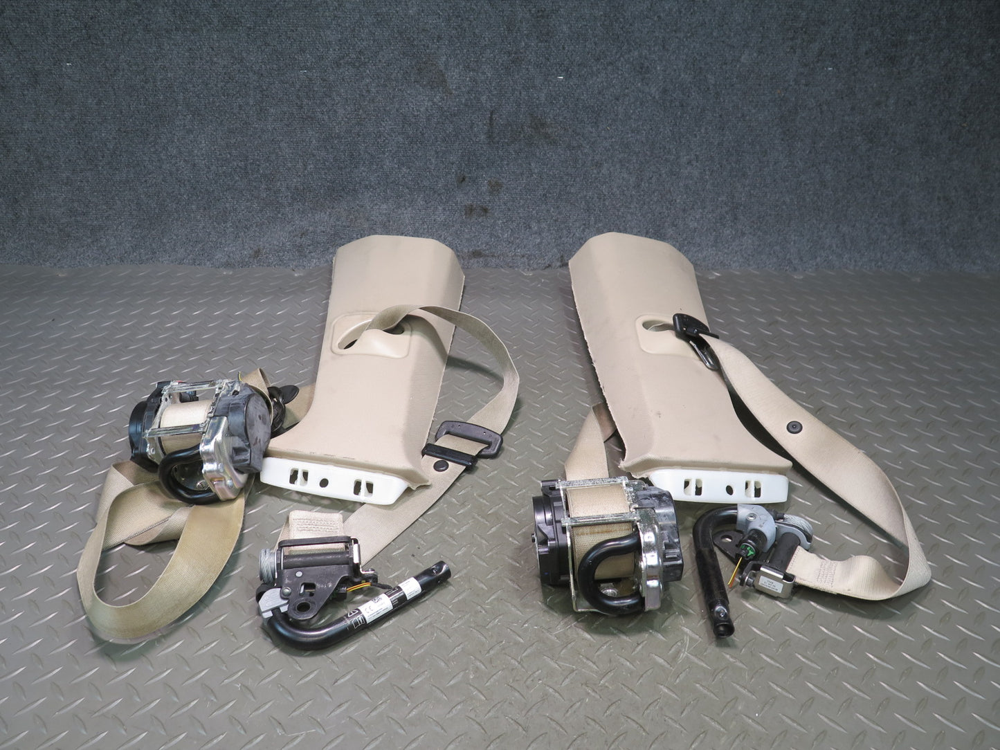 14-18 BMW F15 X5 FRONT RIGHT & LEFT SIDE SEATBELT RETRACTOR W/ B PILLAR TRIM SET OEM