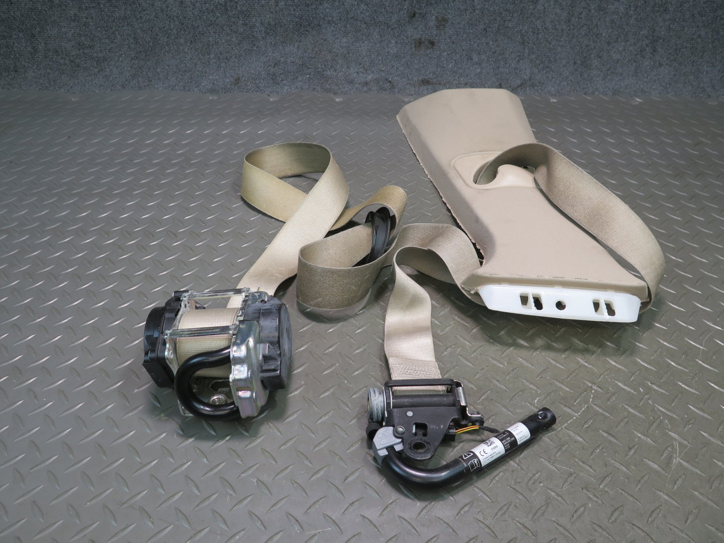 14-18 BMW F15 X5 FRONT RIGHT & LEFT SIDE SEATBELT RETRACTOR W/ B PILLAR TRIM SET OEM