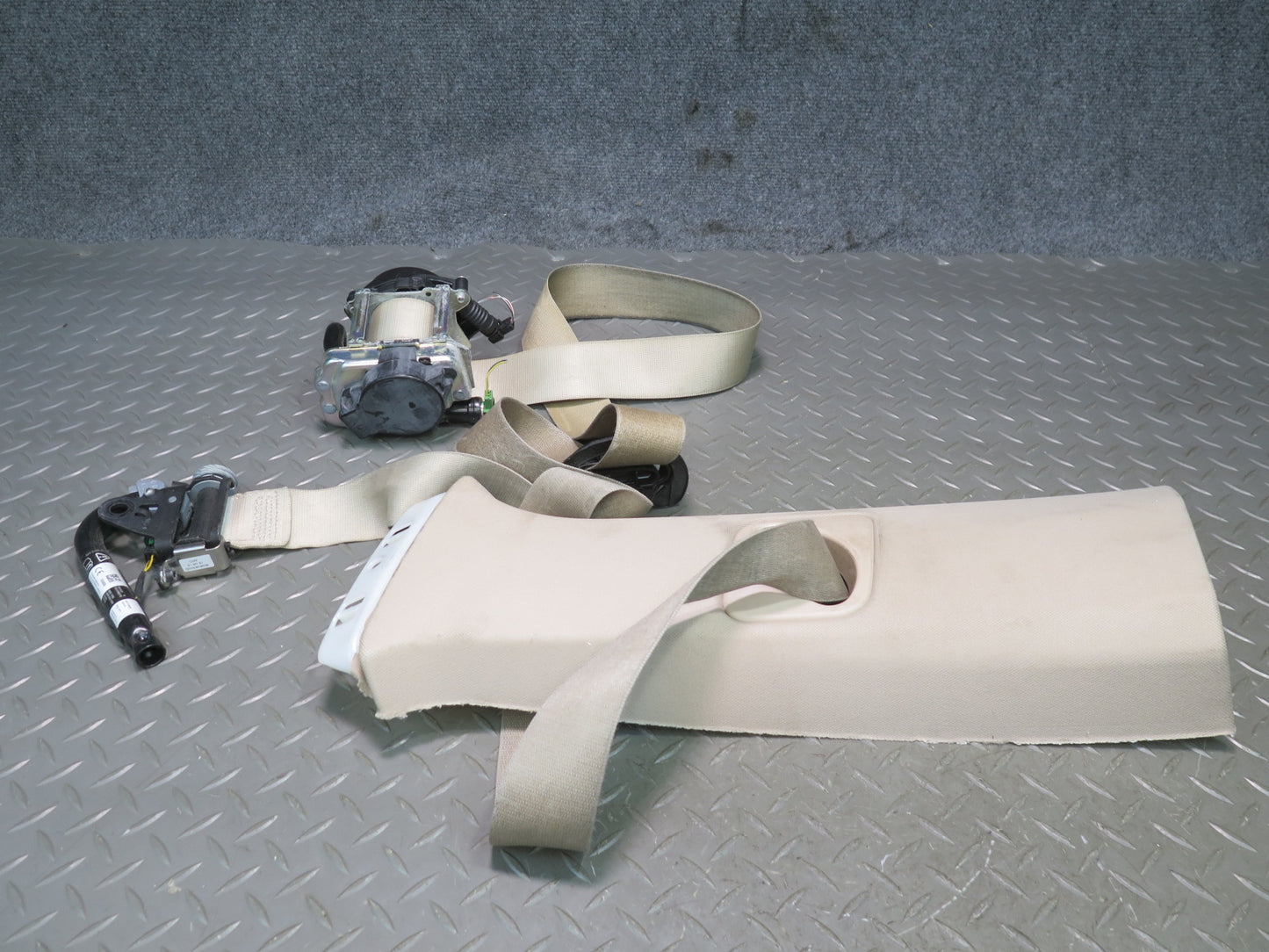 14-18 BMW F15 X5 FRONT RIGHT & LEFT SIDE SEATBELT RETRACTOR W/ B PILLAR TRIM SET OEM