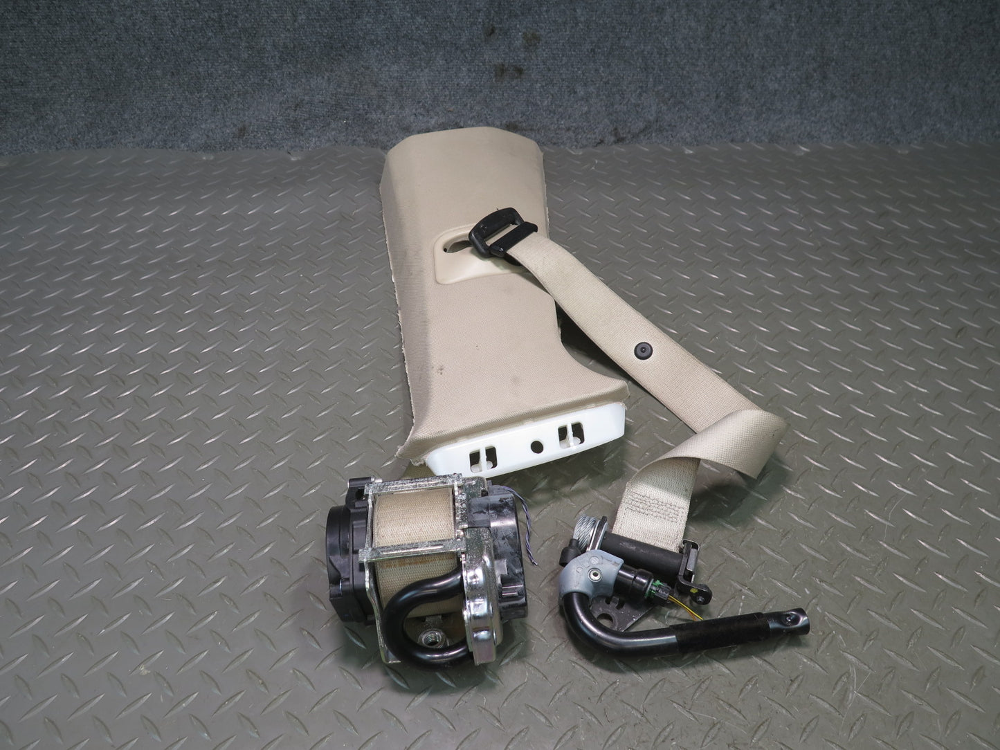 14-18 BMW F15 X5 FRONT RIGHT & LEFT SIDE SEATBELT RETRACTOR W/ B PILLAR TRIM SET OEM