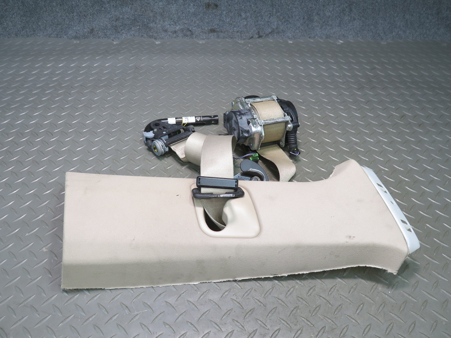 14-18 BMW F15 X5 FRONT RIGHT & LEFT SIDE SEATBELT RETRACTOR W/ B PILLAR TRIM SET OEM