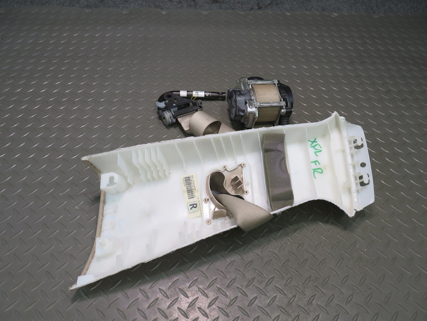 14-18 BMW F15 X5 FRONT RIGHT & LEFT SIDE SEATBELT RETRACTOR W/ B PILLAR TRIM SET OEM
