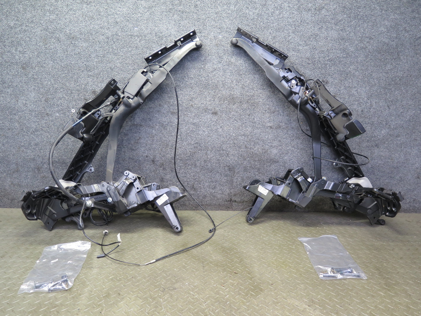 03-08 Mercedes R230 Sl-class Convertible Set of 2 Hard TOP Roof Hinge Set OEM