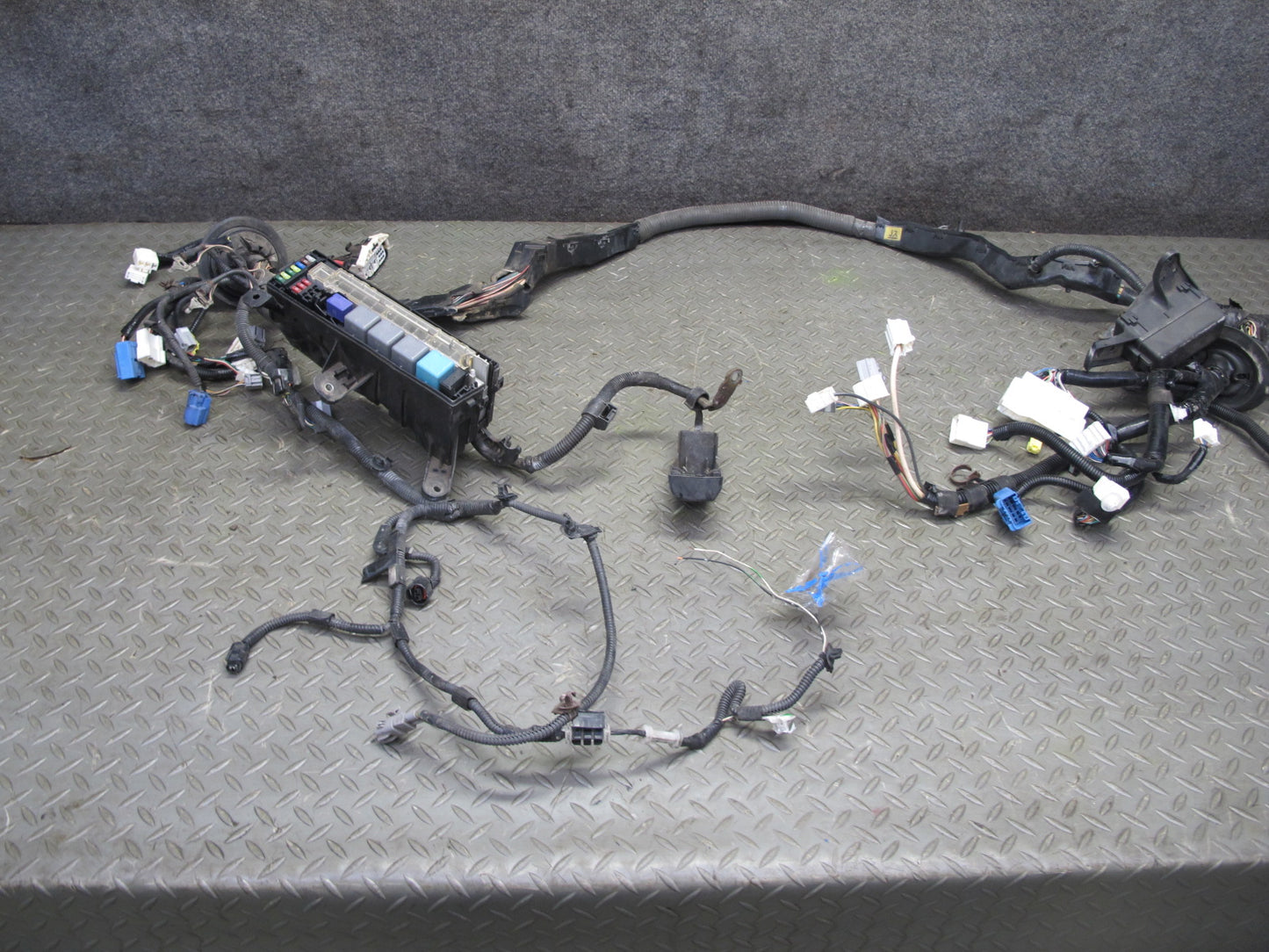 2008 Lexus USE20L Is-f Under Hood Engine Bay Wire Wiring Harness w Fuse Box OEM