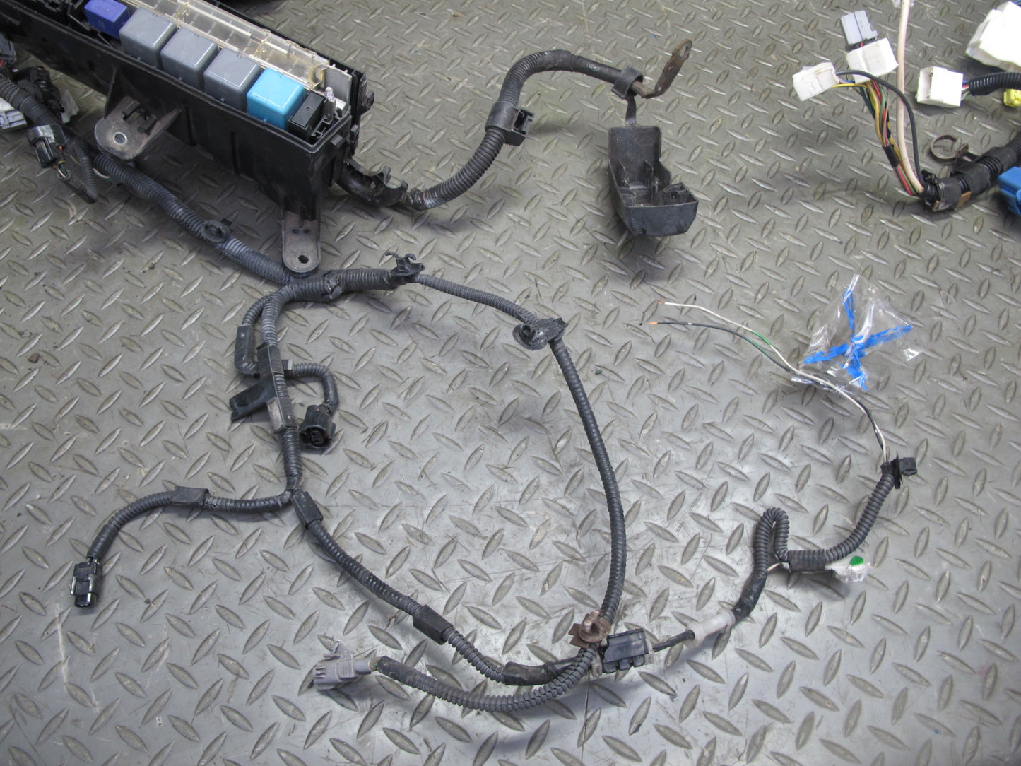 2008 Lexus USE20L Is-f Under Hood Engine Bay Wire Wiring Harness w Fuse Box OEM