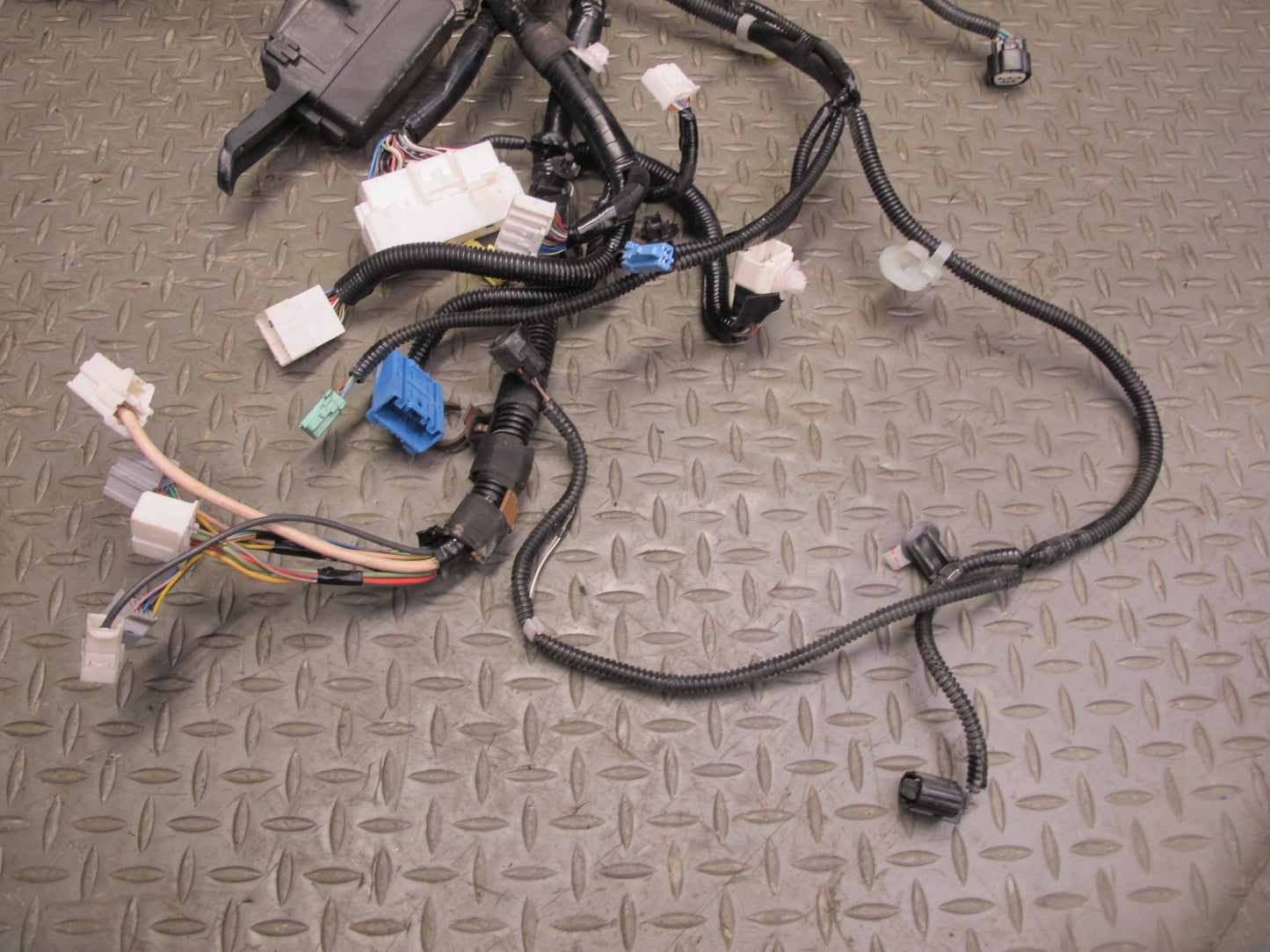 2008 Lexus USE20L Is-f Under Hood Engine Bay Wire Wiring Harness w Fuse Box OEM