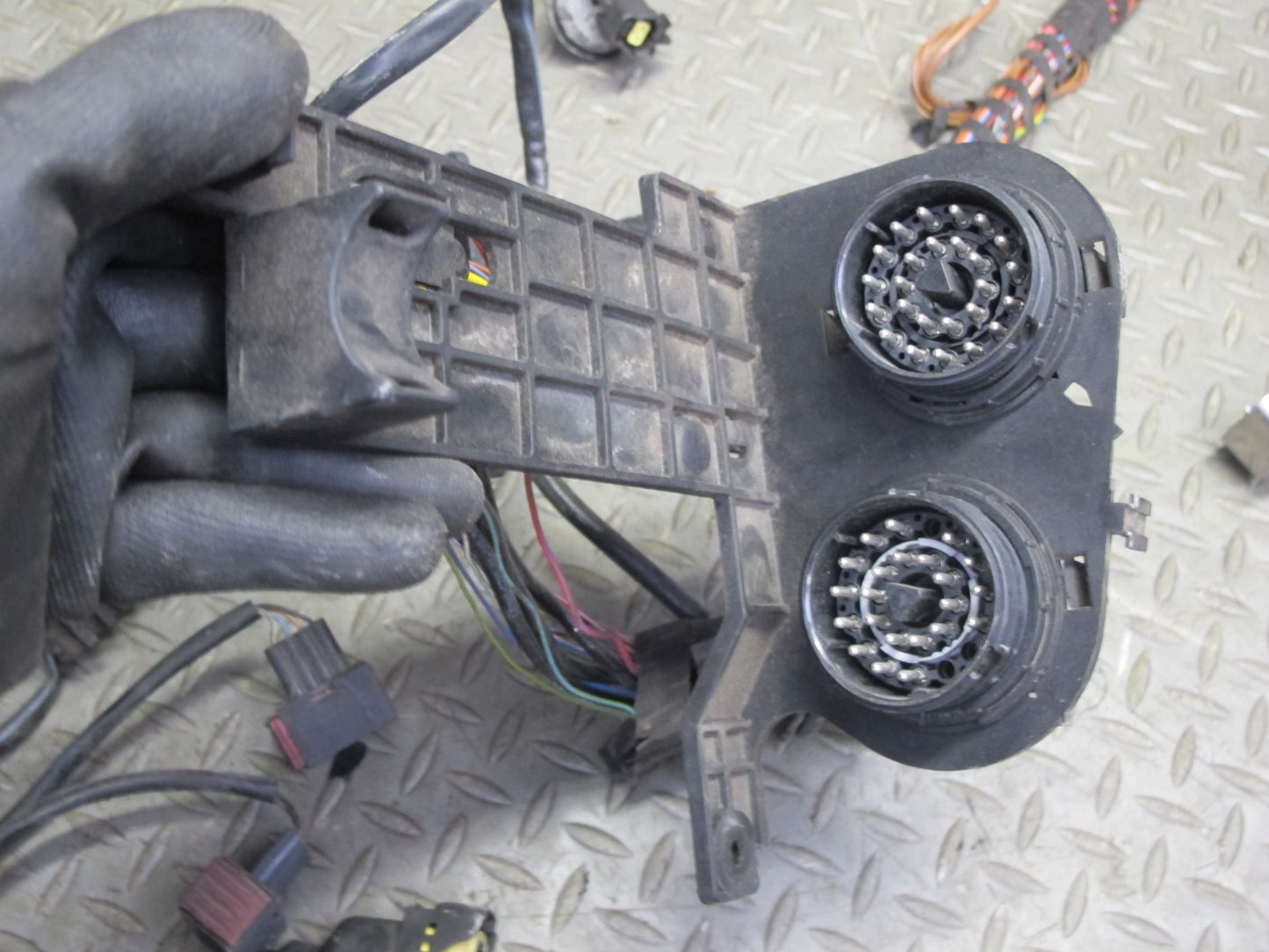 1999 Porsche 911 996 3.4L M96.01 RWD A/T Engine Motor Wire Wiring Harness