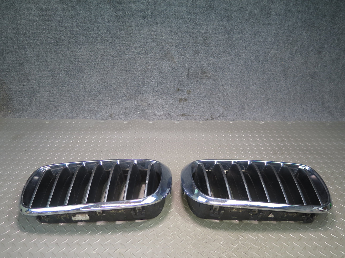 2014-2018 BMW F15 X5 Front Left & Right Hood Kidney Set of 2