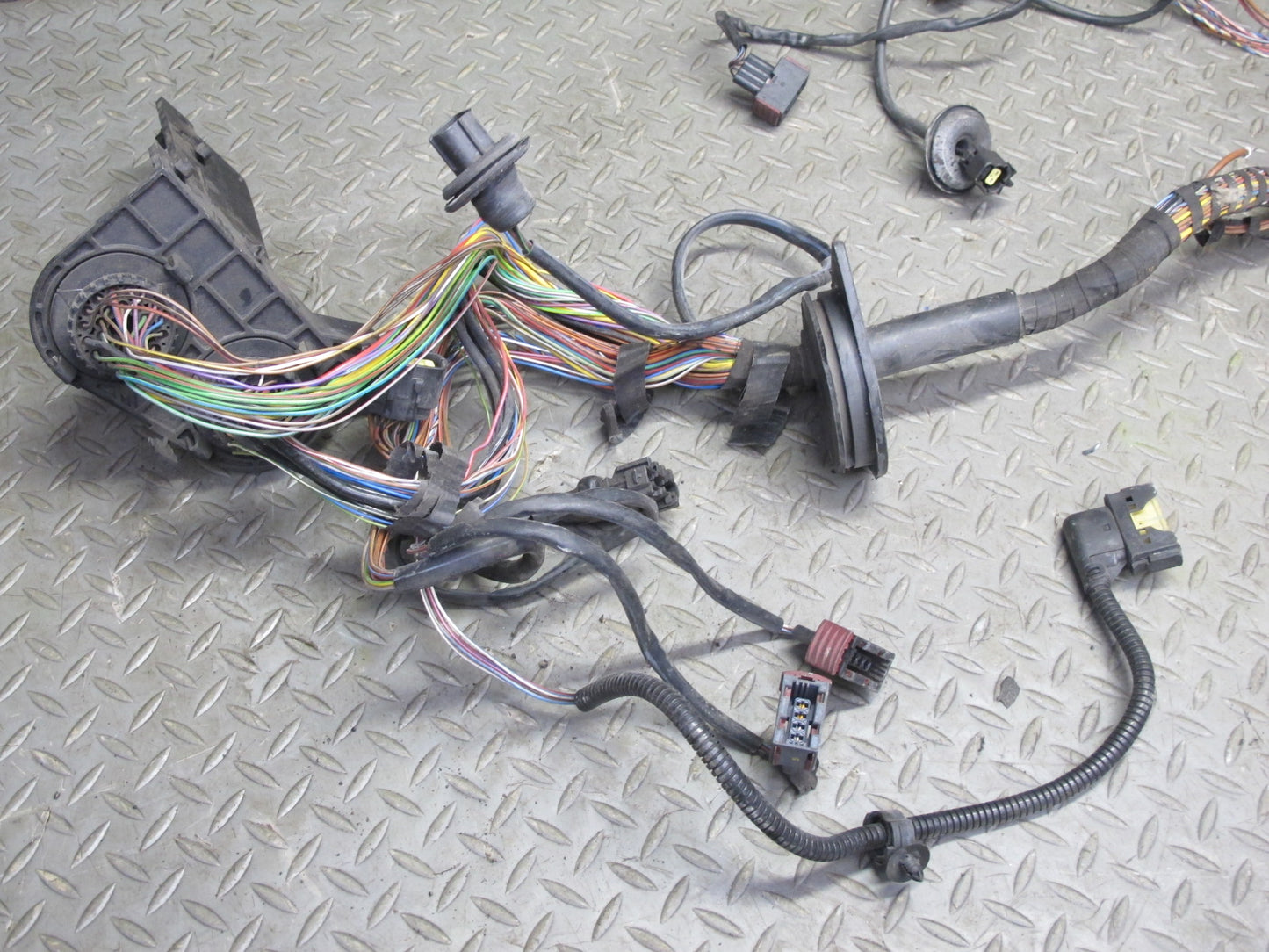 1999 Porsche 911 996 3.4L M96.01 RWD A/T Engine Motor Wire Wiring Harness