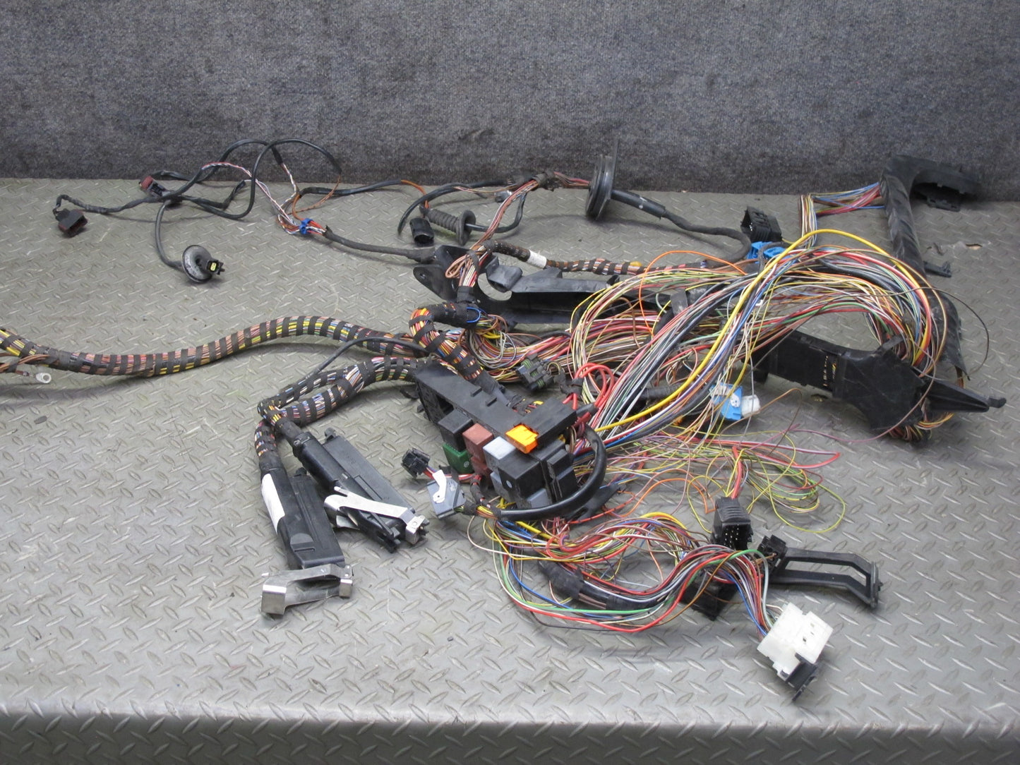 1999 Porsche 911 996 3.4L M96.01 RWD A/T Engine Motor Wire Wiring Harness