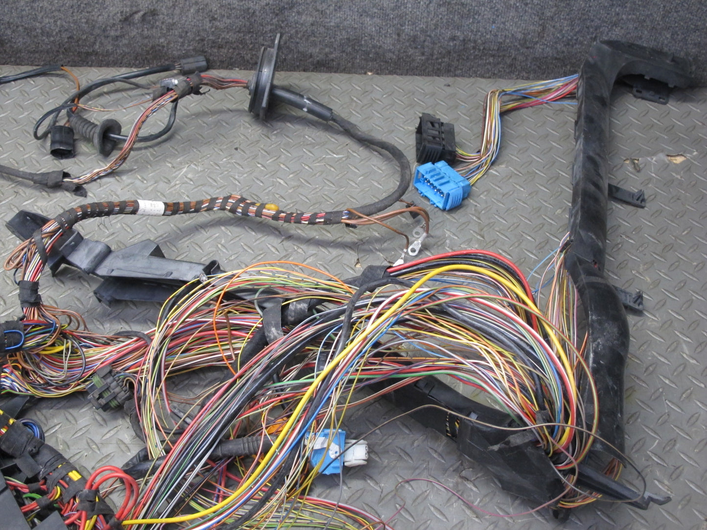 1999 Porsche 911 996 3.4L M96.01 RWD A/T Engine Motor Wire Wiring Harness