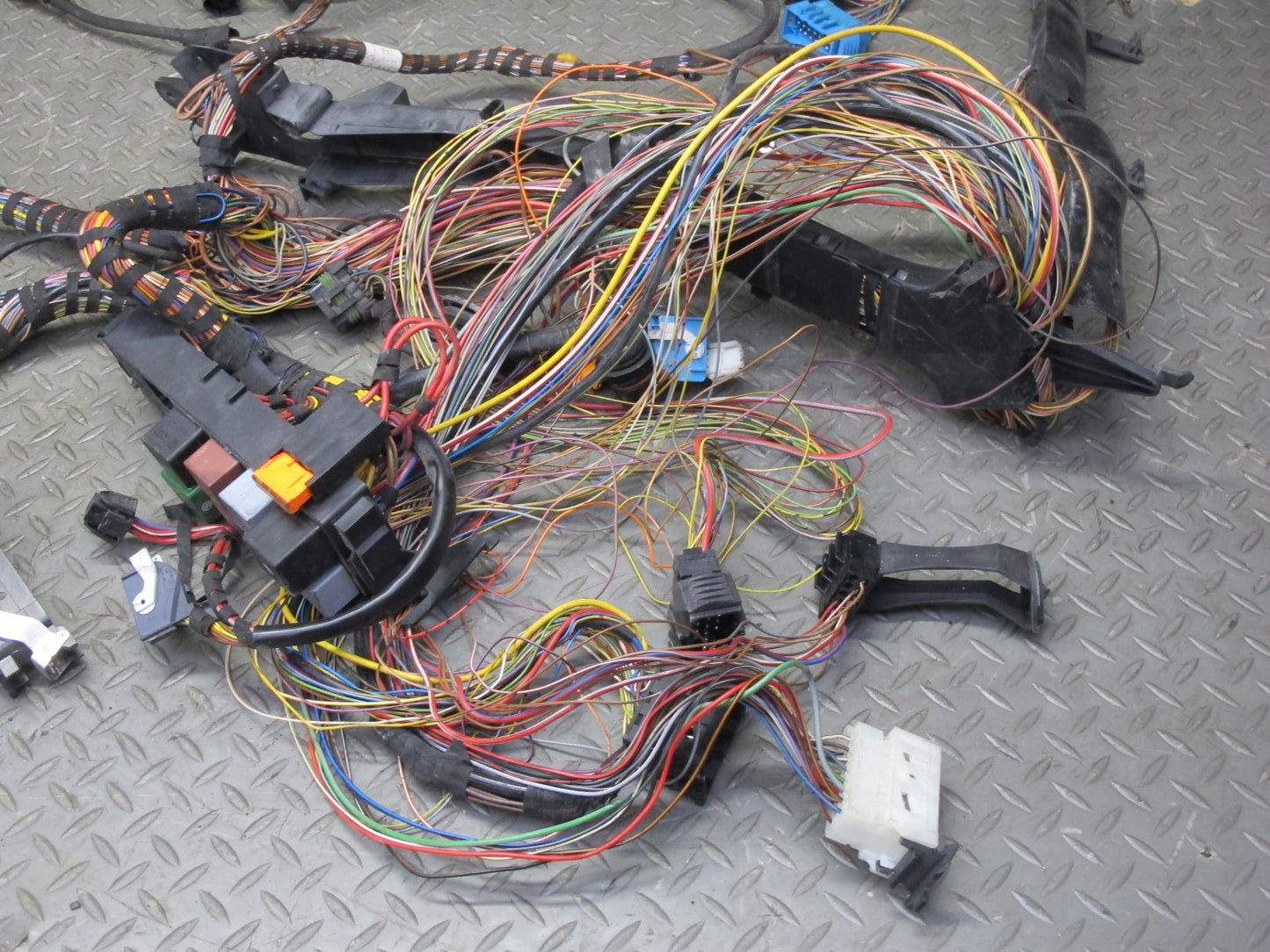 1999 Porsche 911 996 3.4L M96.01 RWD A/T Engine Motor Wire Wiring Harness