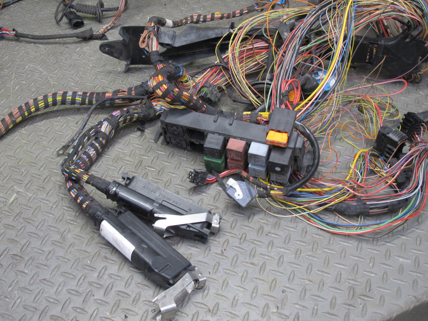 1999 Porsche 911 996 3.4L M96.01 RWD A/T Engine Motor Wire Wiring Harness