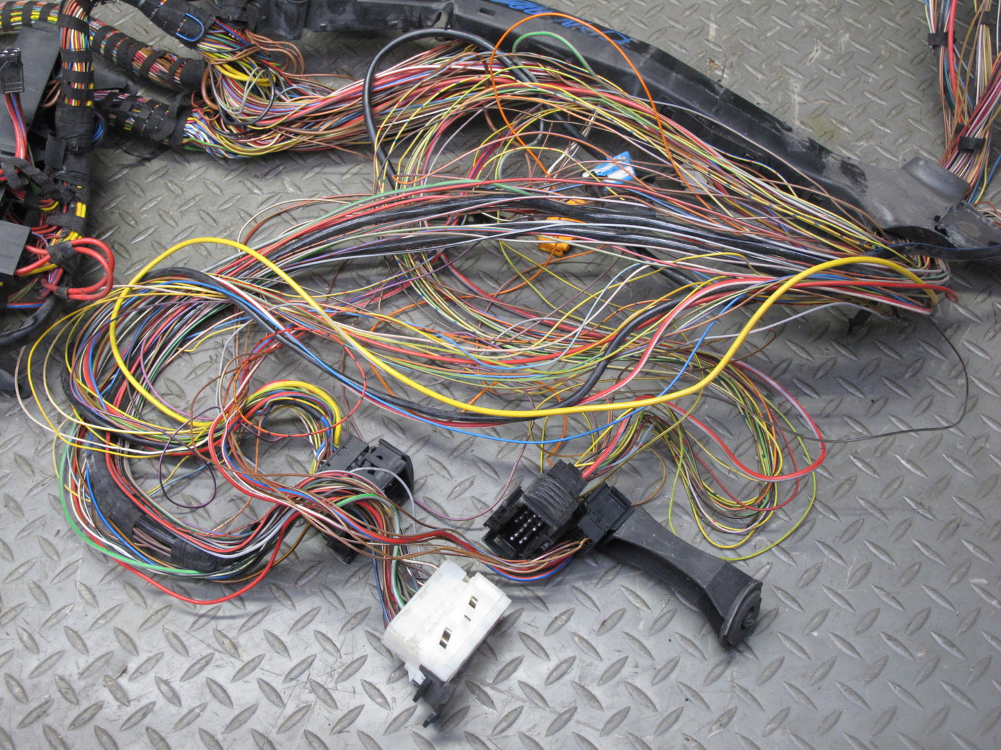 1999 Porsche 911 996 3.4L M96.01 RWD A/T Engine Motor Wire Wiring Harness
