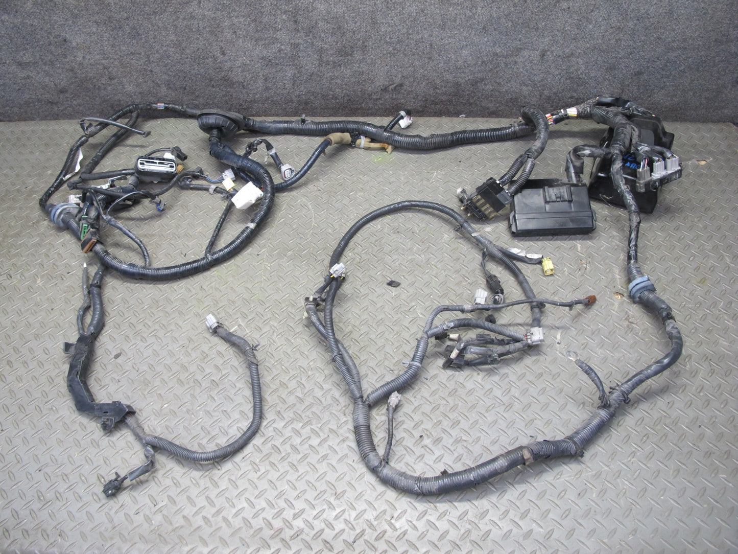 2004 Nissan Z33 350Z3.5L VQ35DE M/T Engine Bay Wire Wiring Harness 24012-CD200
