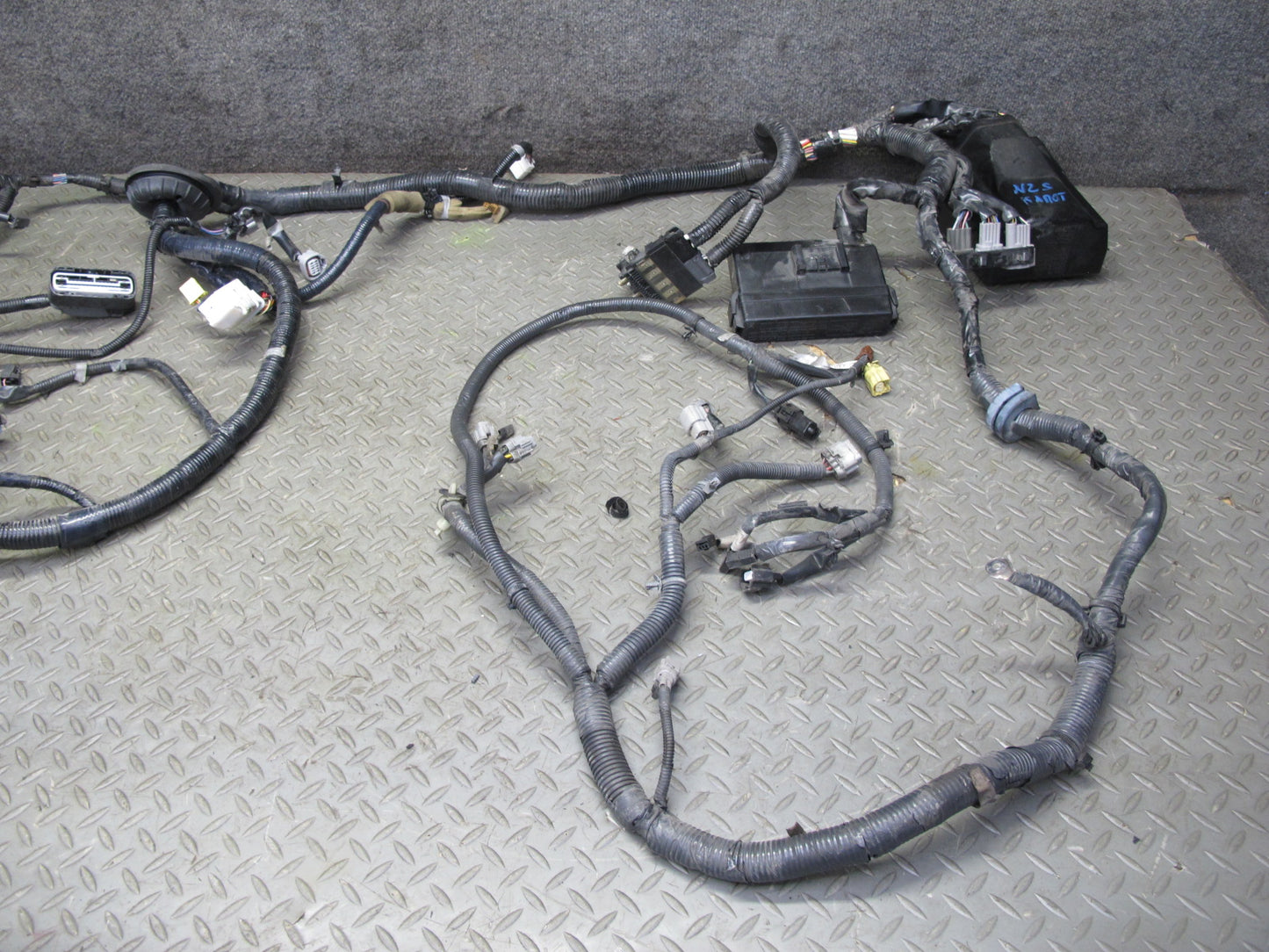 2004 Nissan Z33 350Z3.5L VQ35DE M/T Engine Bay Wire Wiring Harness 24012-CD200