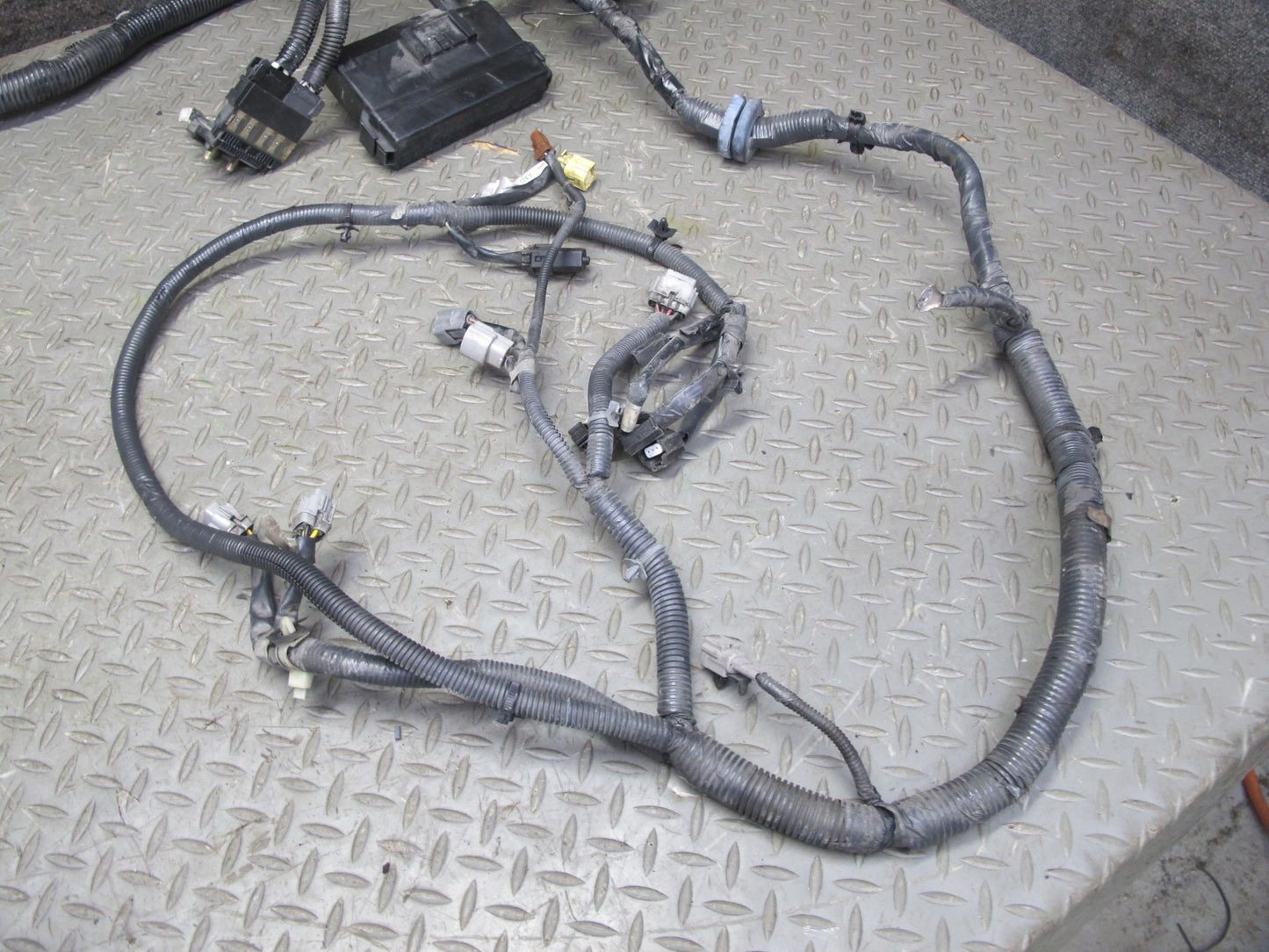 2004 Nissan Z33 350Z3.5L VQ35DE M/T Engine Bay Wire Wiring Harness 24012-CD200