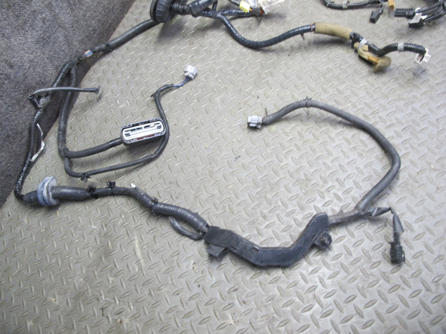 2004 Nissan Z33 350Z3.5L VQ35DE M/T Engine Bay Wire Wiring Harness 24012-CD200