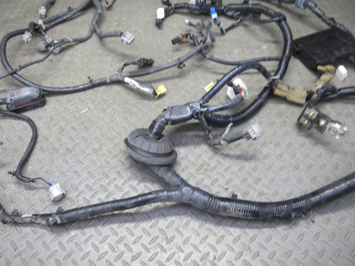 2004 Nissan Z33 350Z3.5L VQ35DE M/T Engine Bay Wire Wiring Harness 24012-CD200