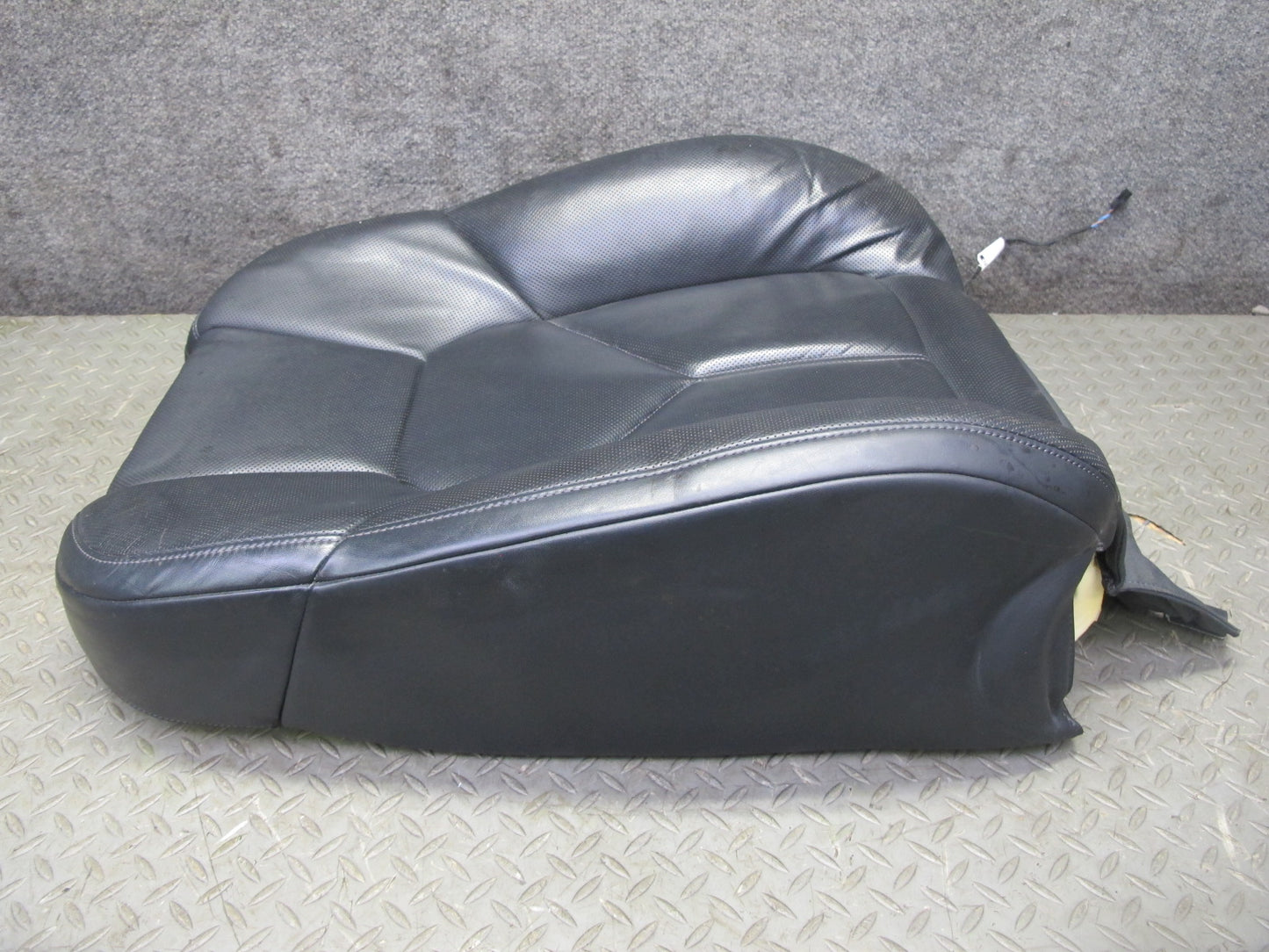 2011-2018 Porsche Cayenne 958 Front Seat Left Side Upper Leather Cushion Black
