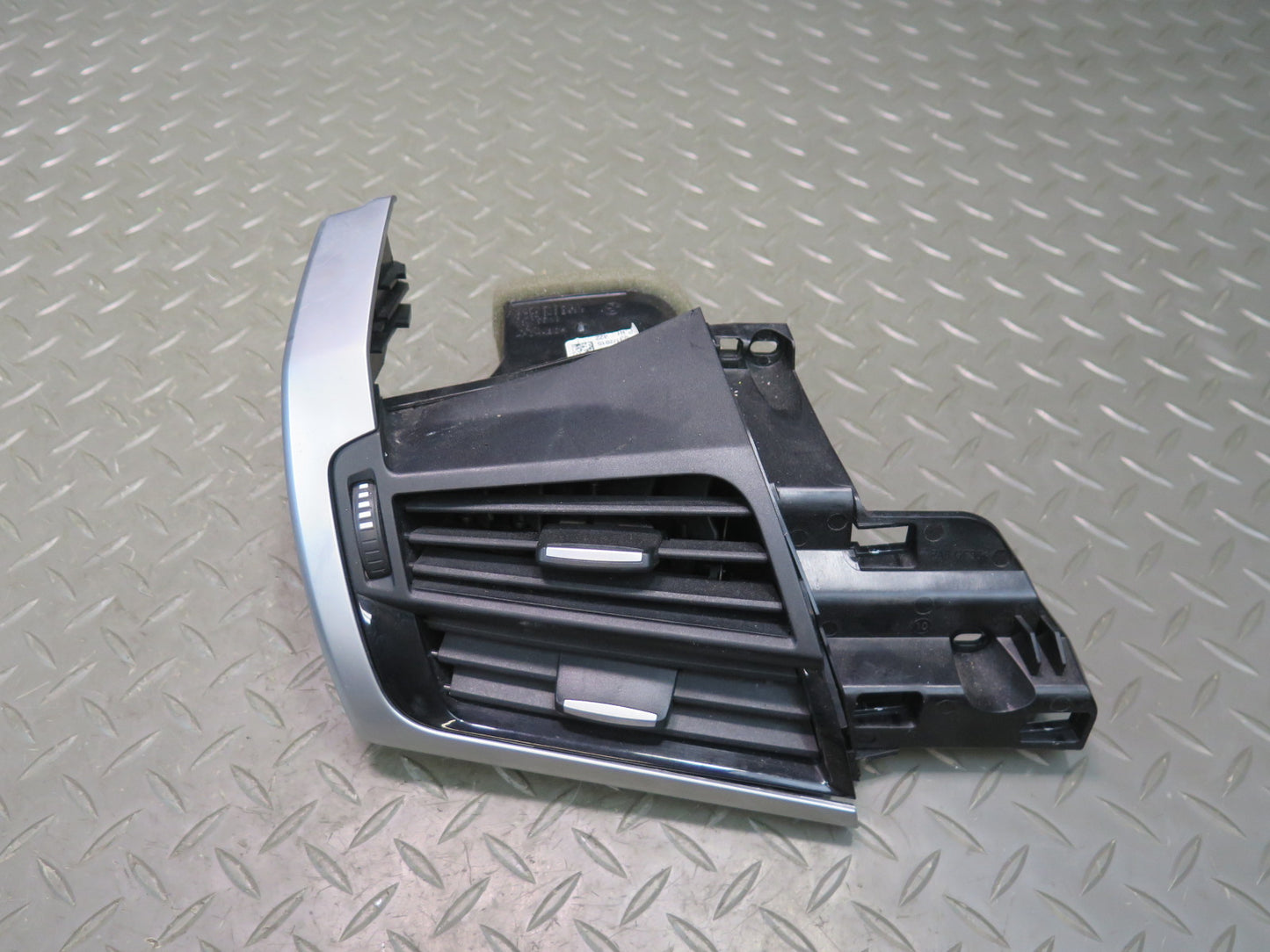 2014-2018 BMW F15 X5 Dash Front Left A/C Air Vent Grille 927051609