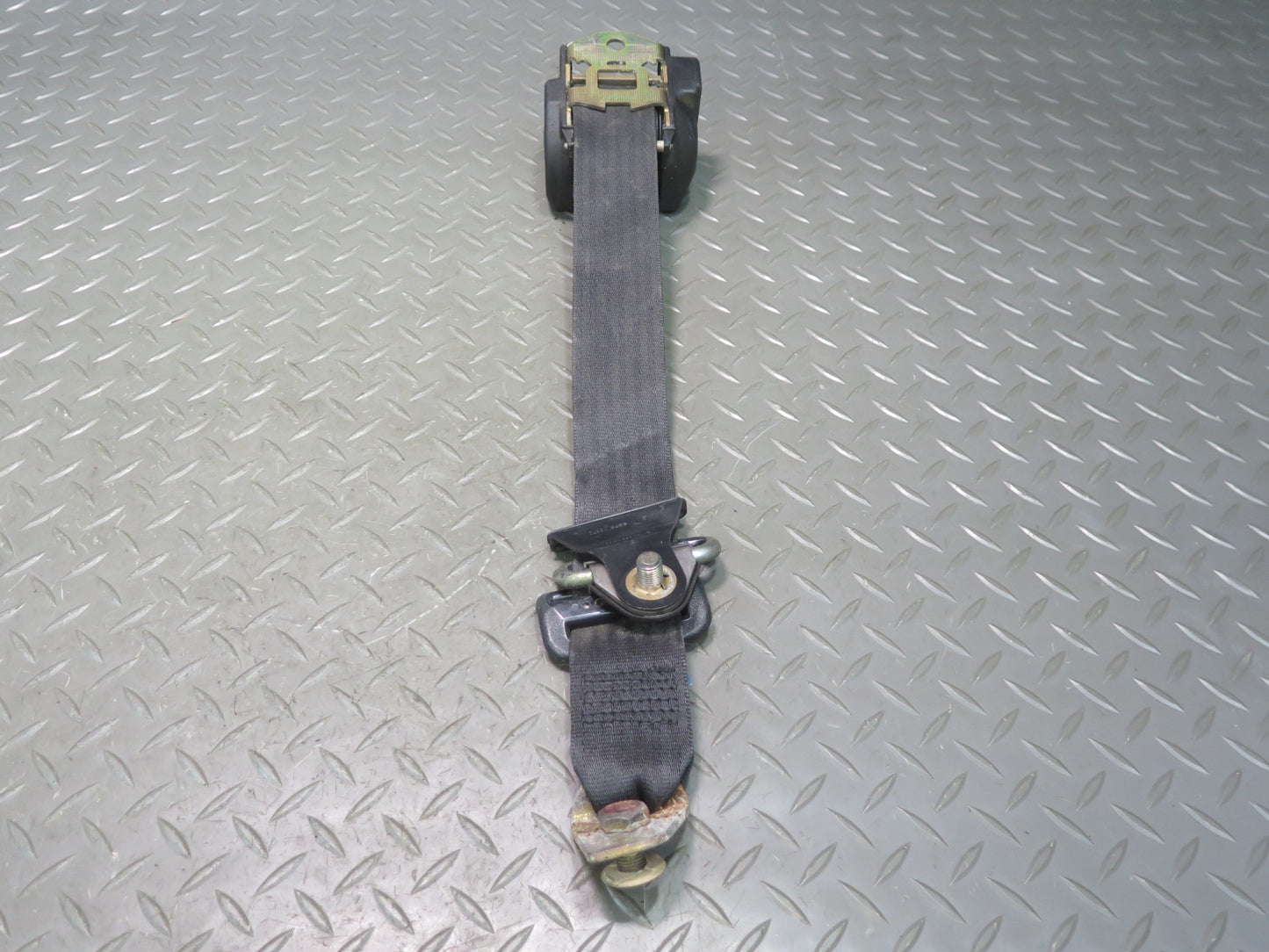 83-85 MERCEDES 240D W123 4PCS REAR SEATBELT RETRACTORS & SEATBELT BUCKLE SET OEM