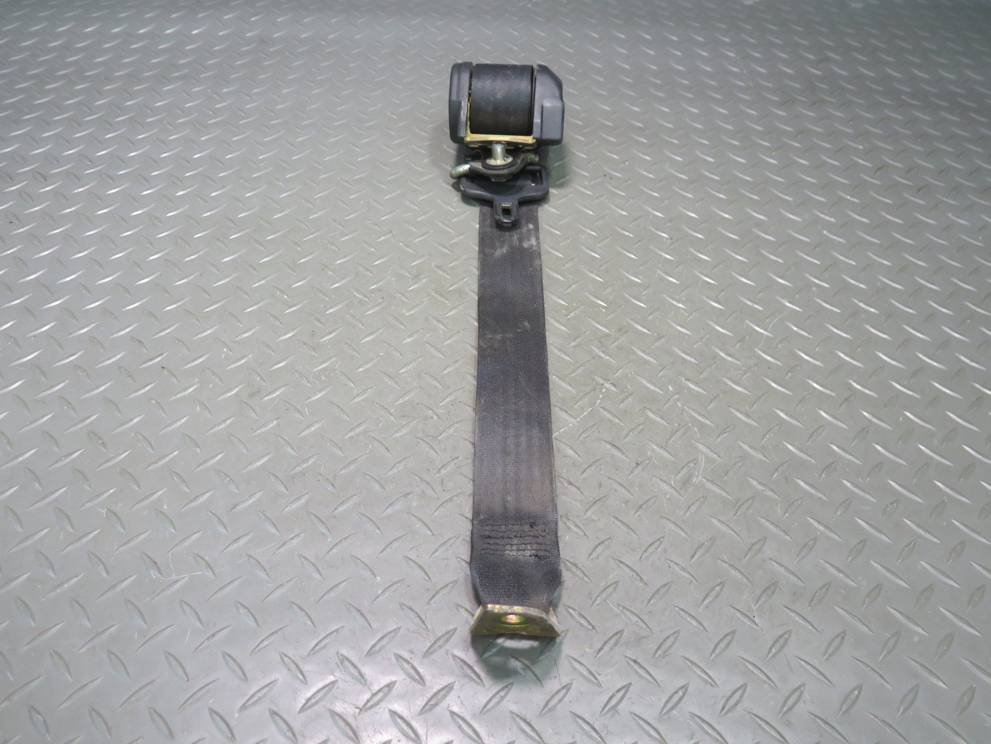83-85 MERCEDES 240D W123 4PCS REAR SEATBELT RETRACTORS & SEATBELT BUCKLE SET OEM