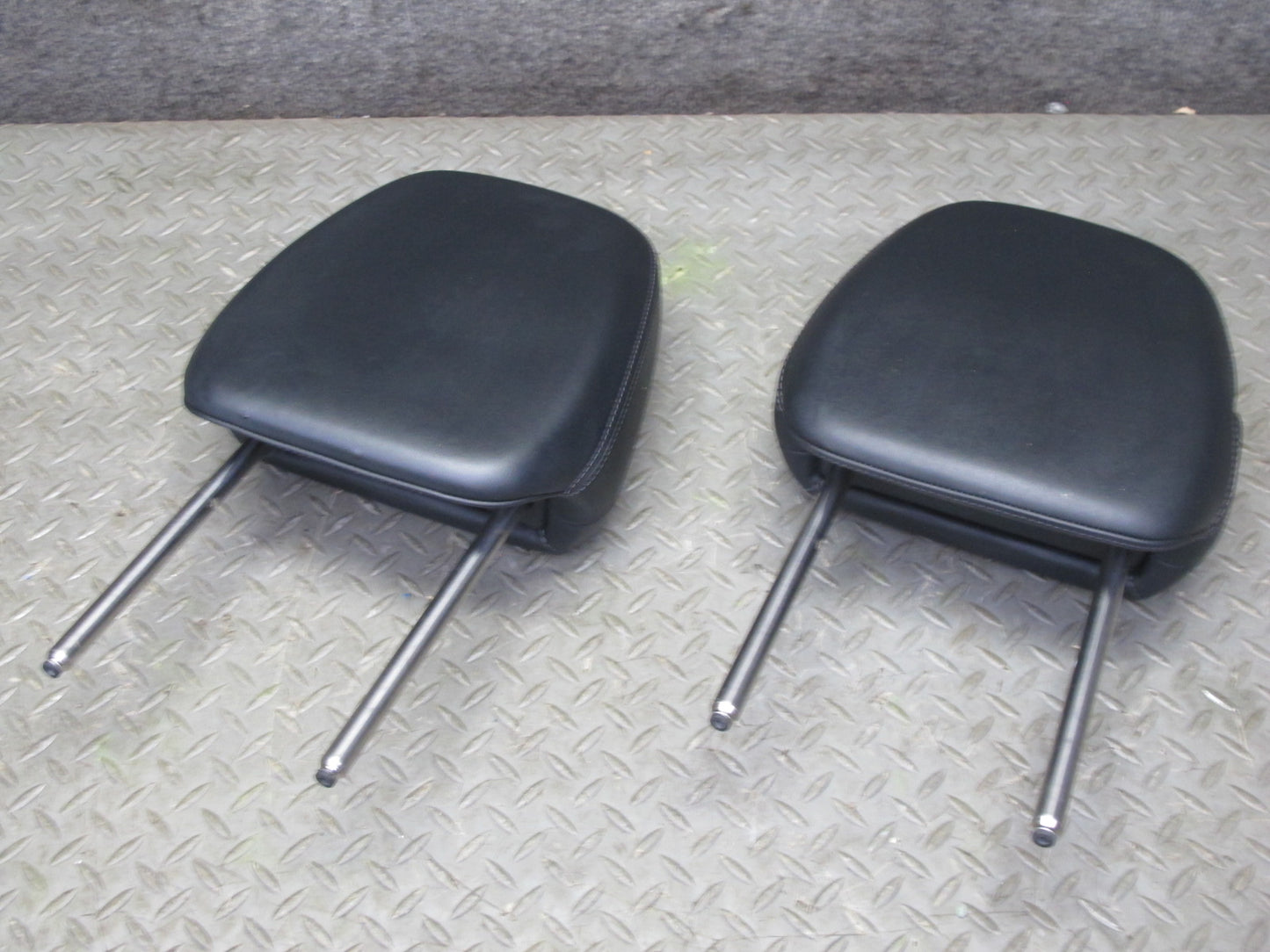 2011-2018 Porsche Cayenne 958 Front Left & Right Side Seat Headrest Set