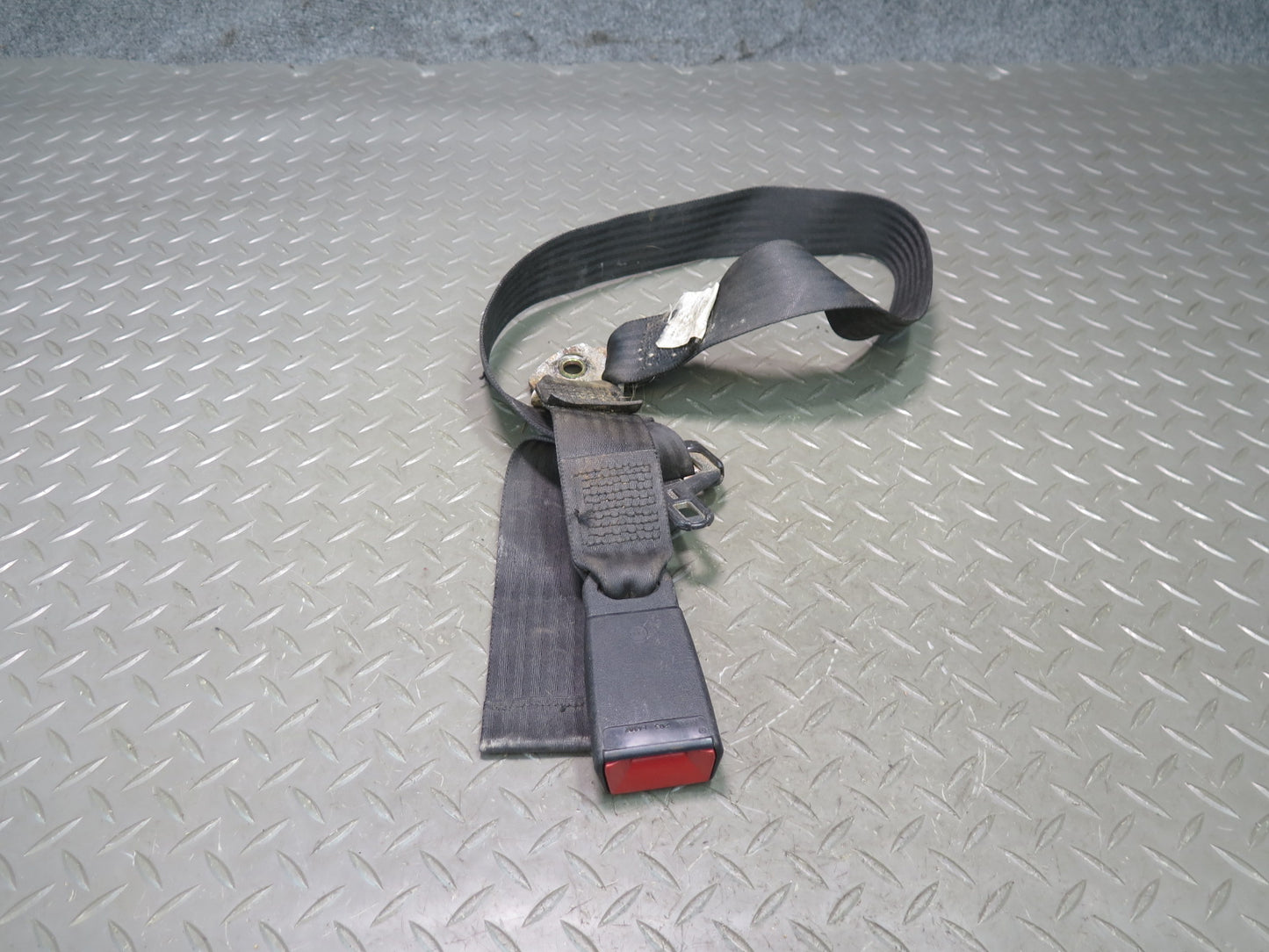 83-85 MERCEDES 240D W123 4PCS REAR SEATBELT RETRACTORS & SEATBELT BUCKLE SET OEM