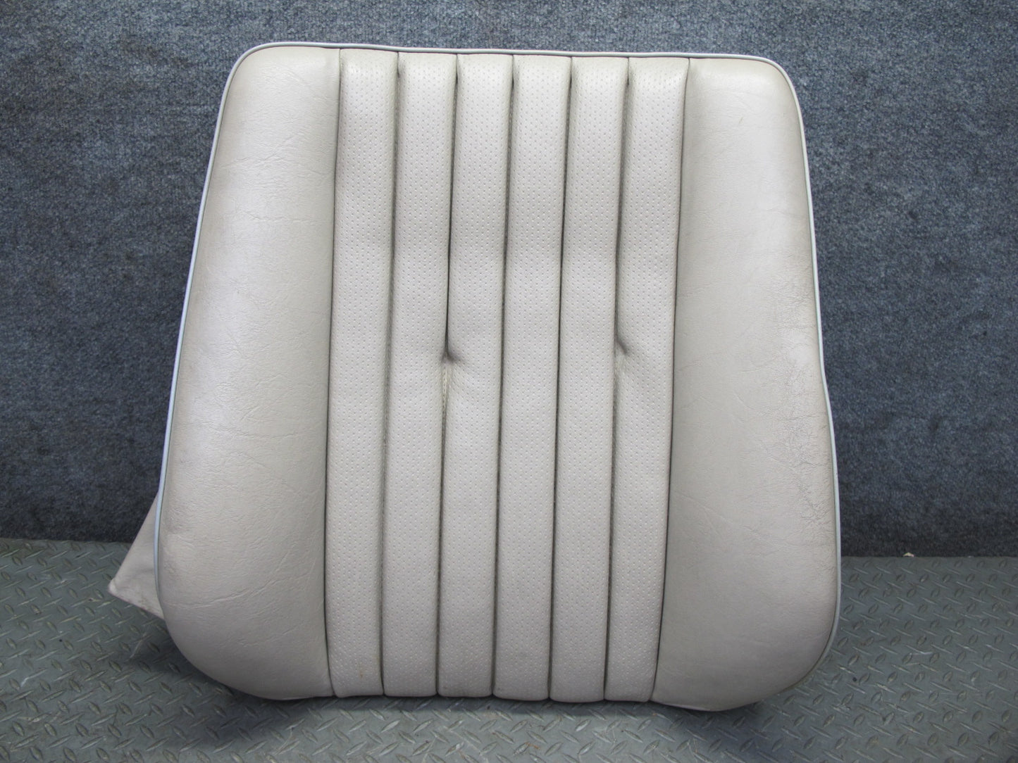 90-95 Mercedes W124 300D Front Right Seat Upper Backrest Cushion Beige OEM