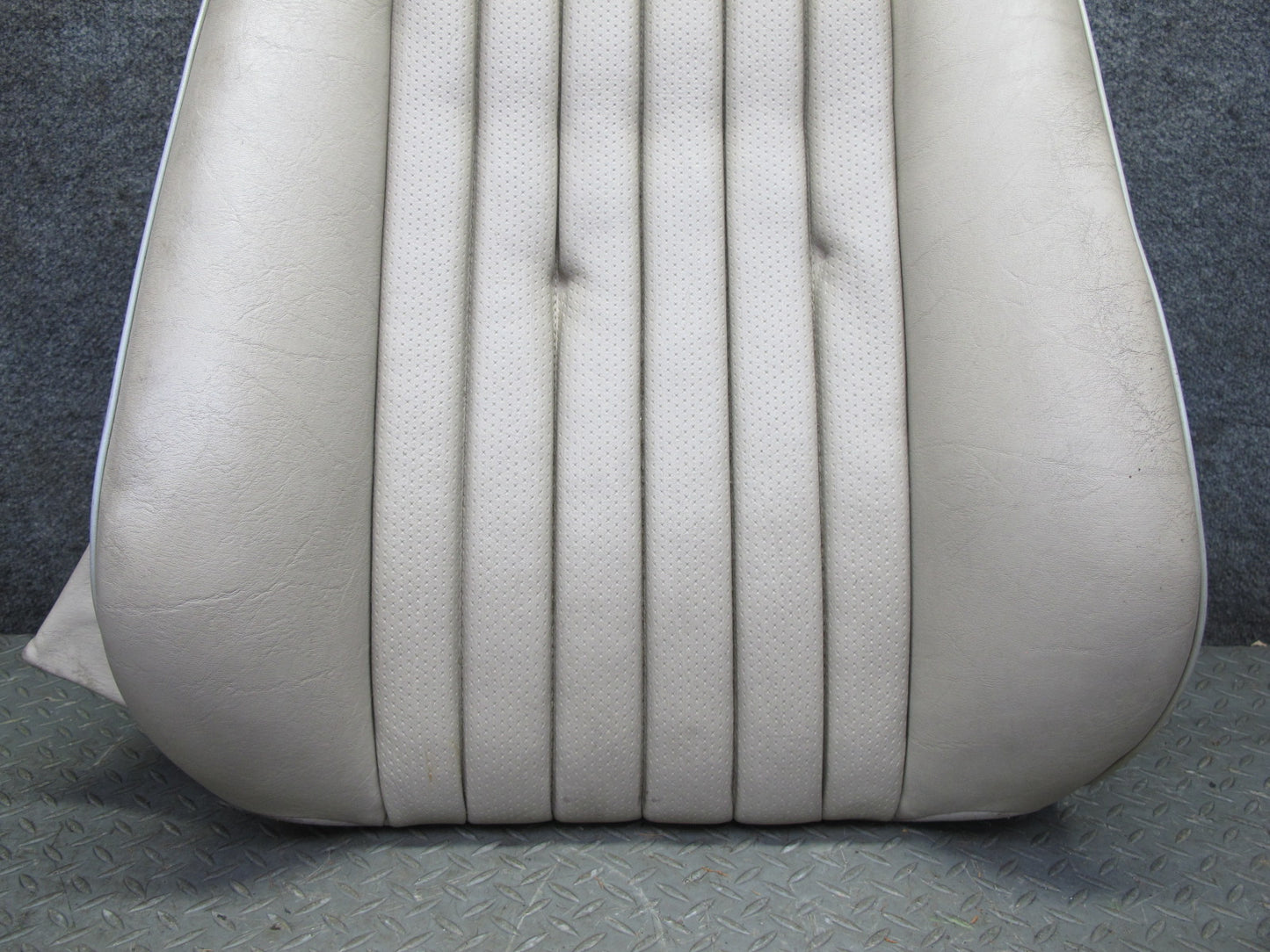 90-95 Mercedes W124 300D Front Right Seat Upper Backrest Cushion Beige OEM